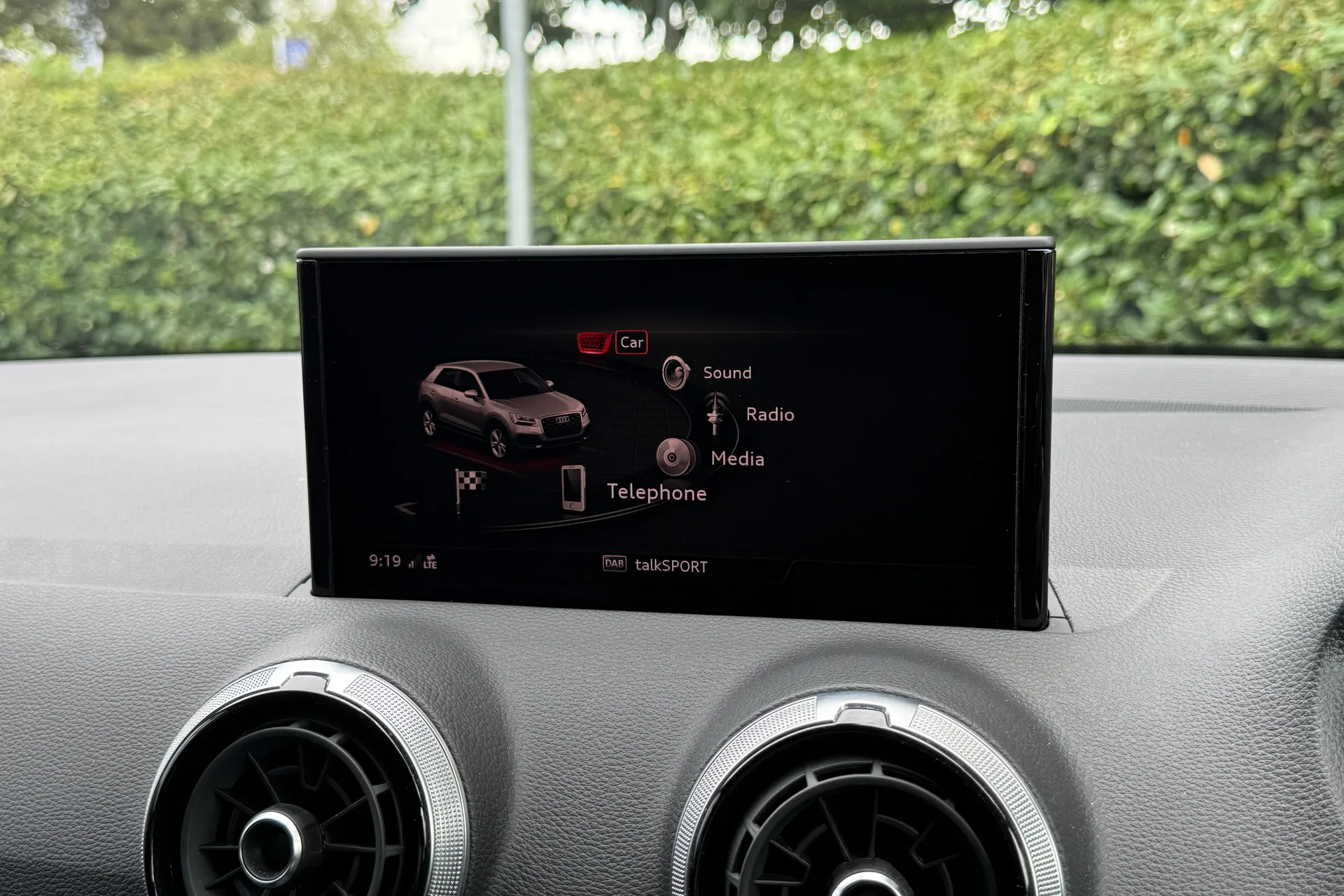 Audi Q2 thumbnail image number 15