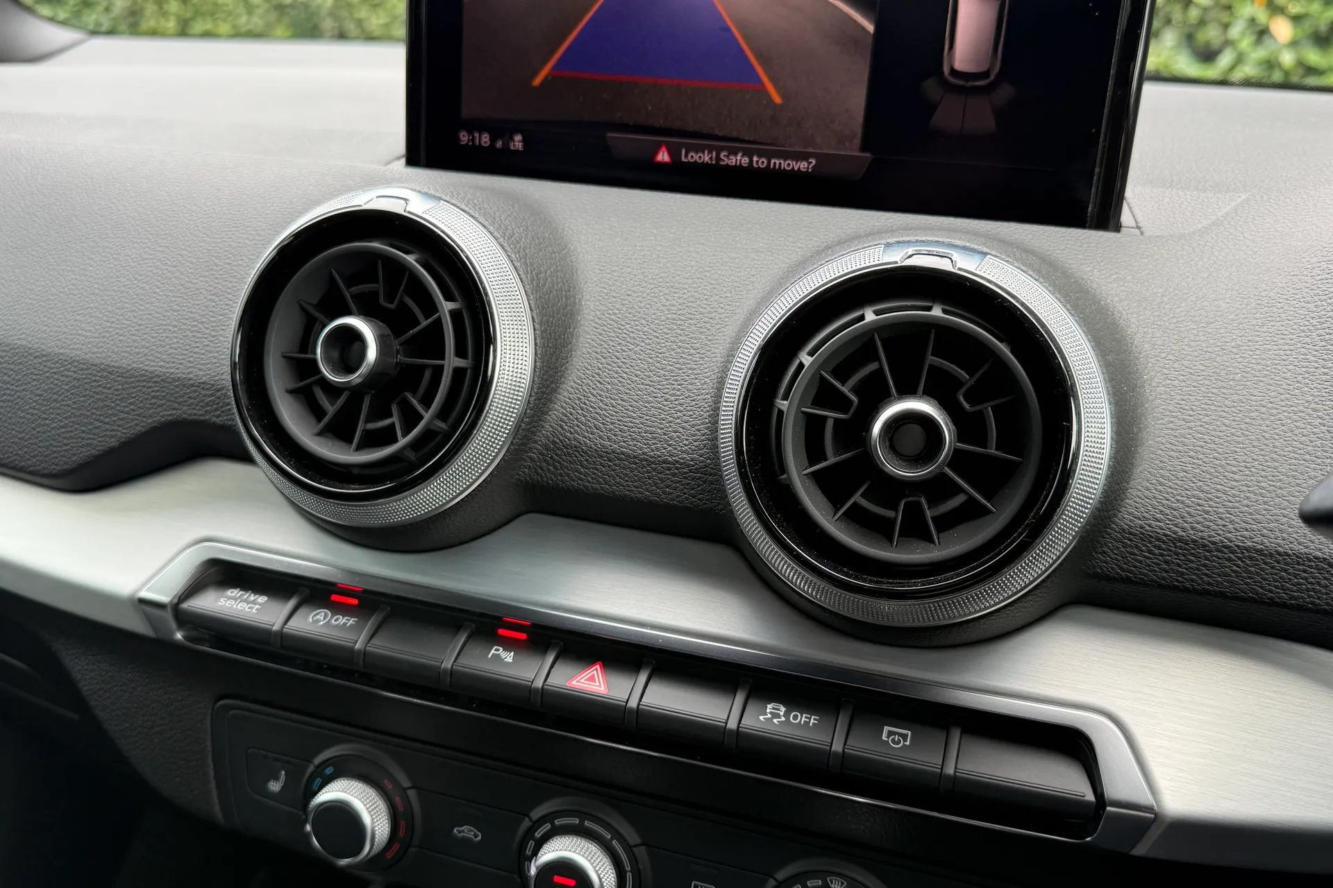 Audi Q2 thumbnail image number 45