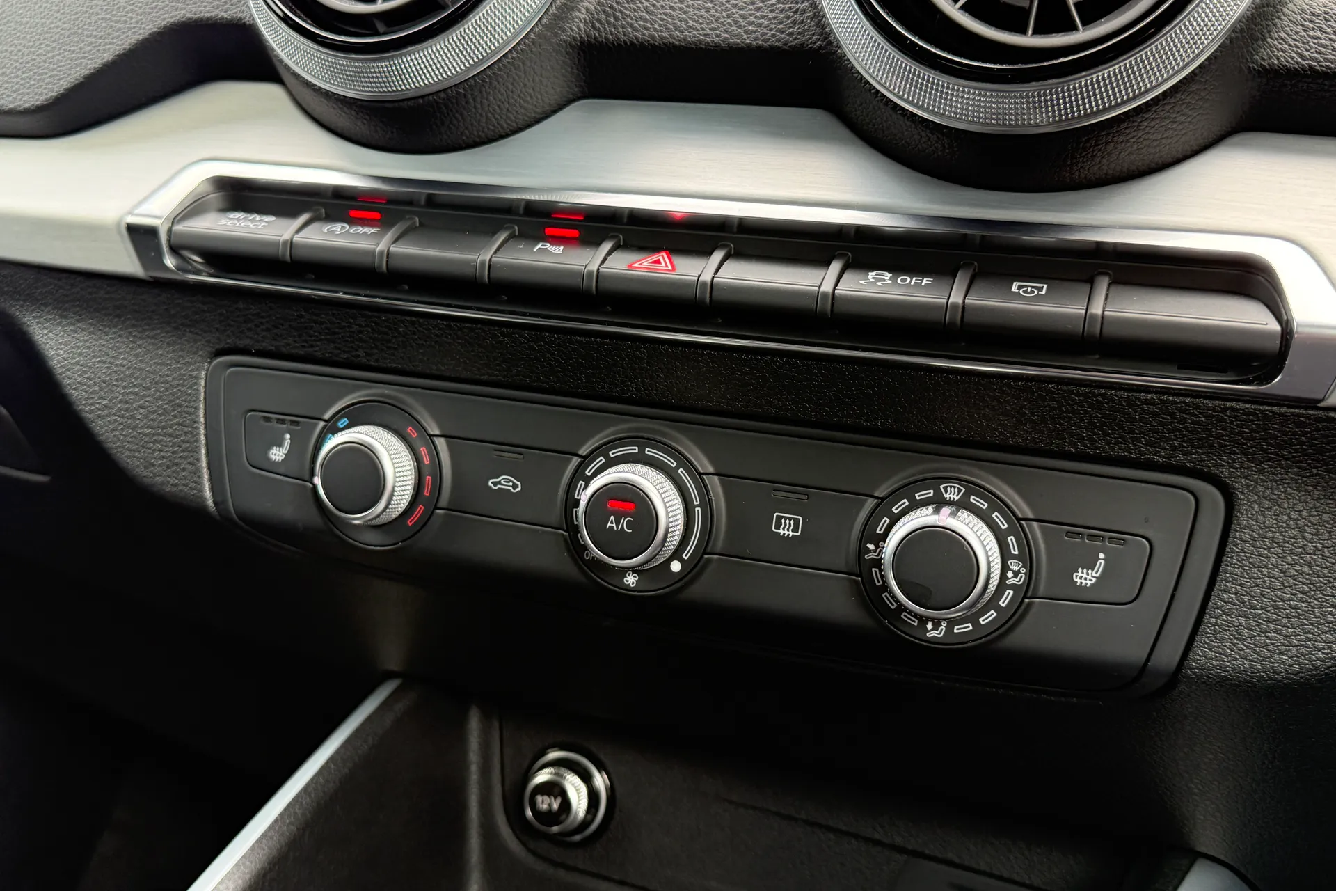 Audi Q2 thumbnail image number 28