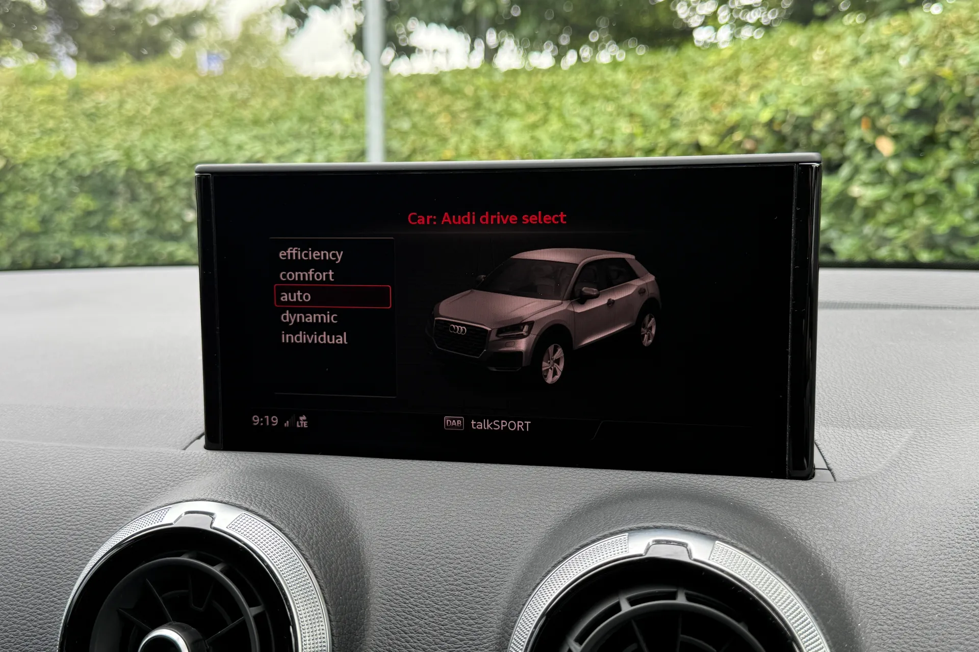 Audi Q2 thumbnail image number 34