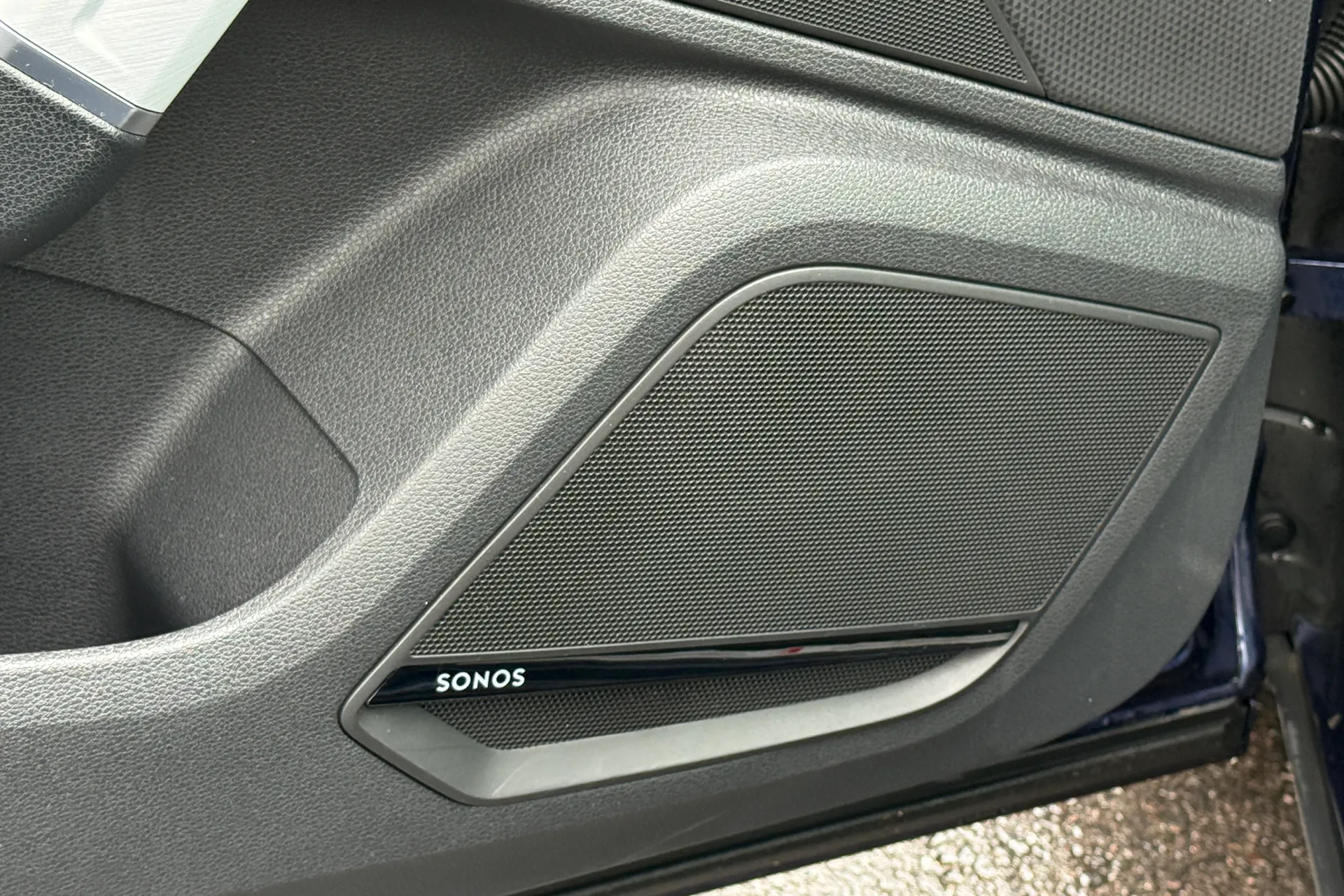Audi Q2 thumbnail image number 36
