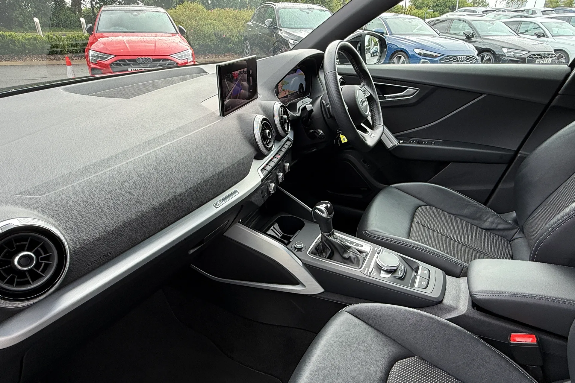 Audi Q2 thumbnail image number 17