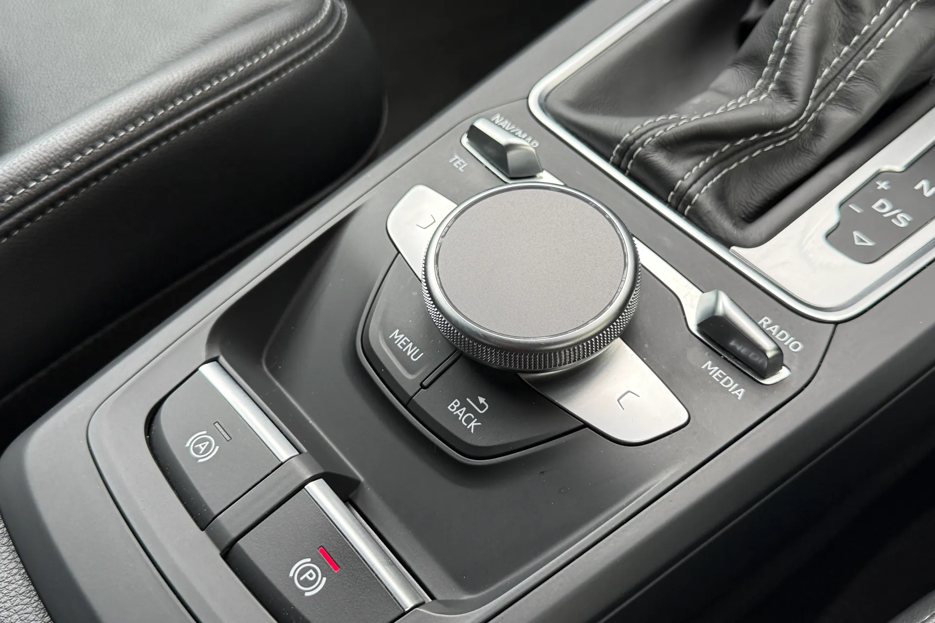 Audi Q2 thumbnail image number 40