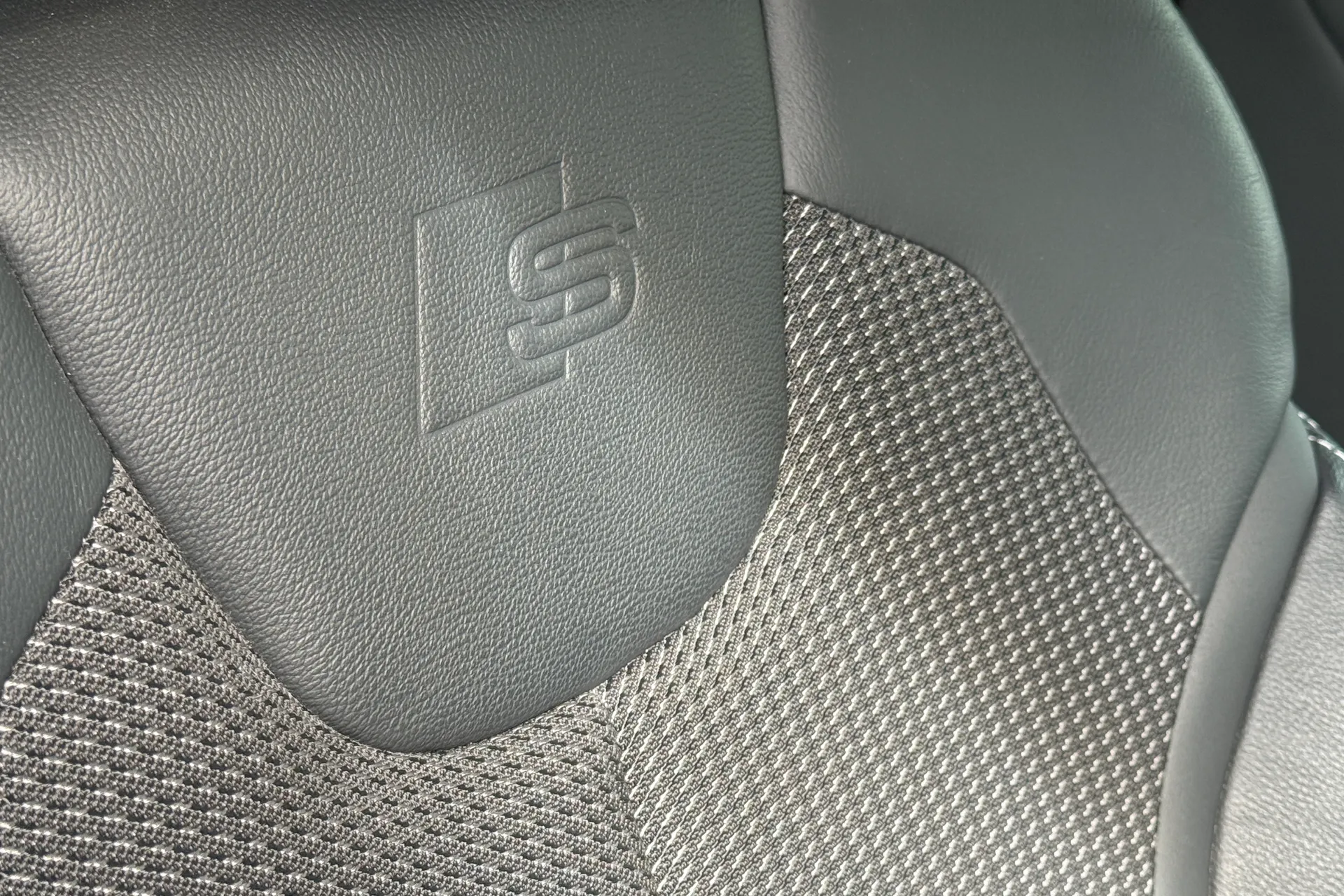 Audi Q2 thumbnail image number 35