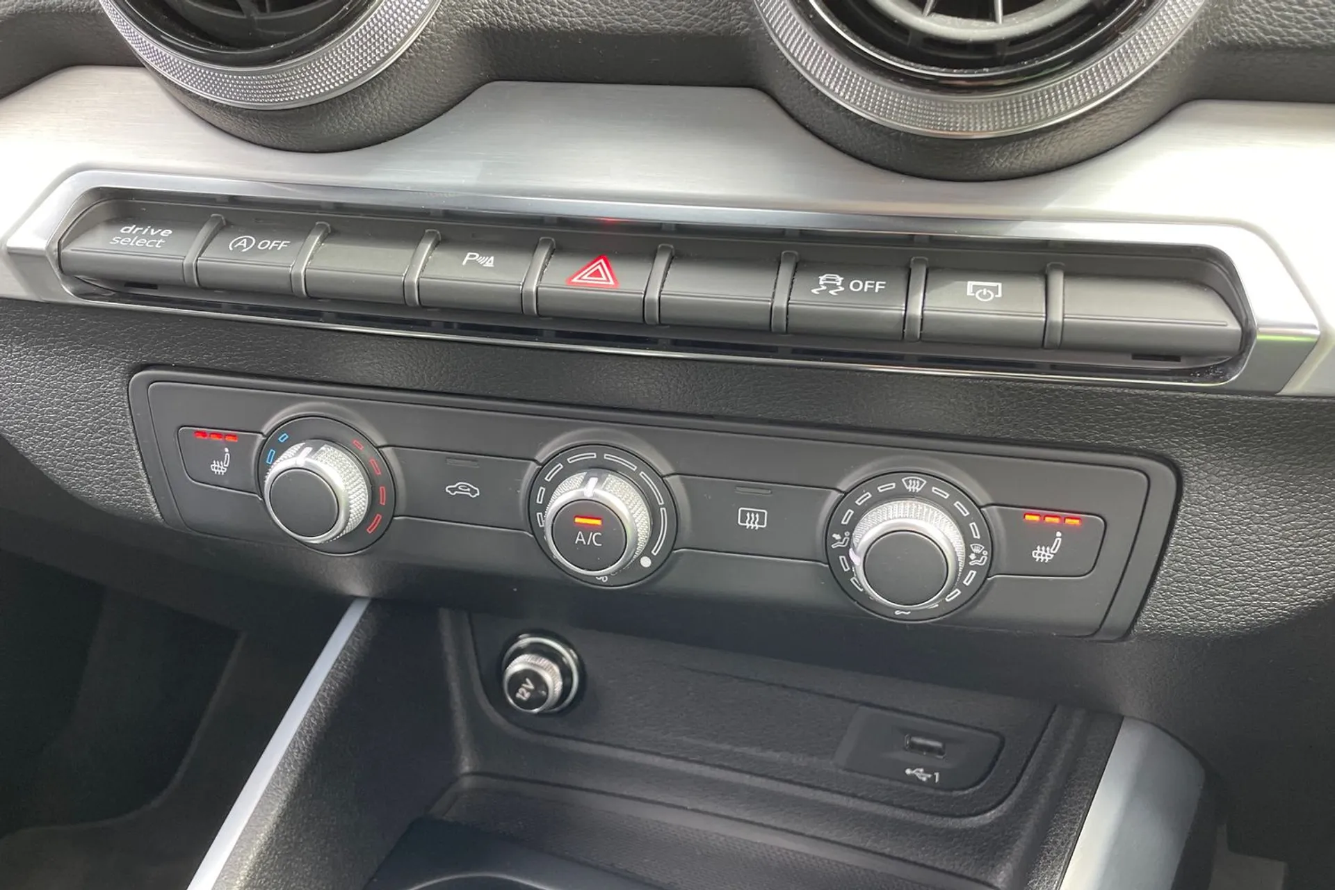 Audi Q2 thumbnail image number 13