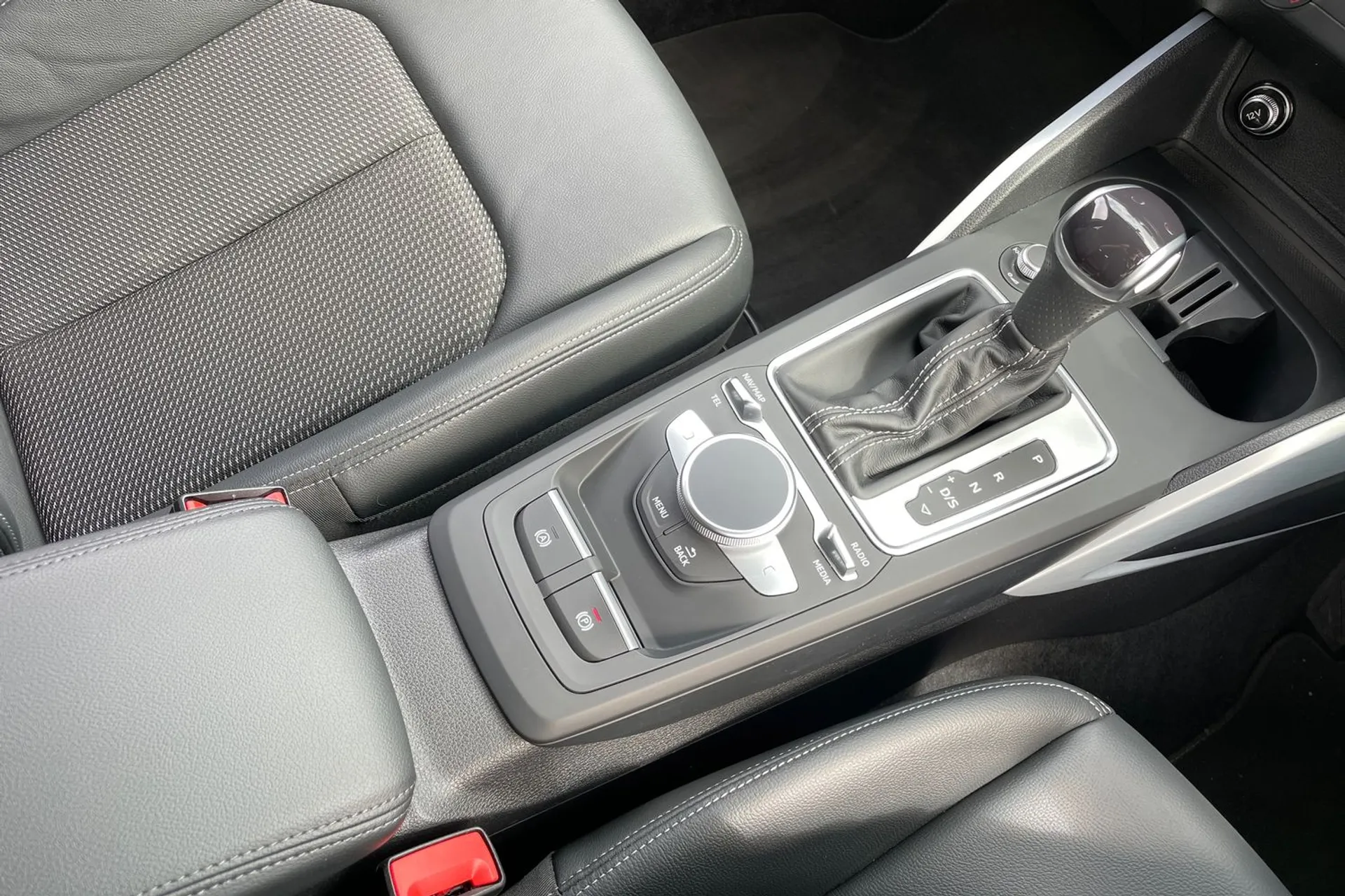 Audi Q2 thumbnail image number 31