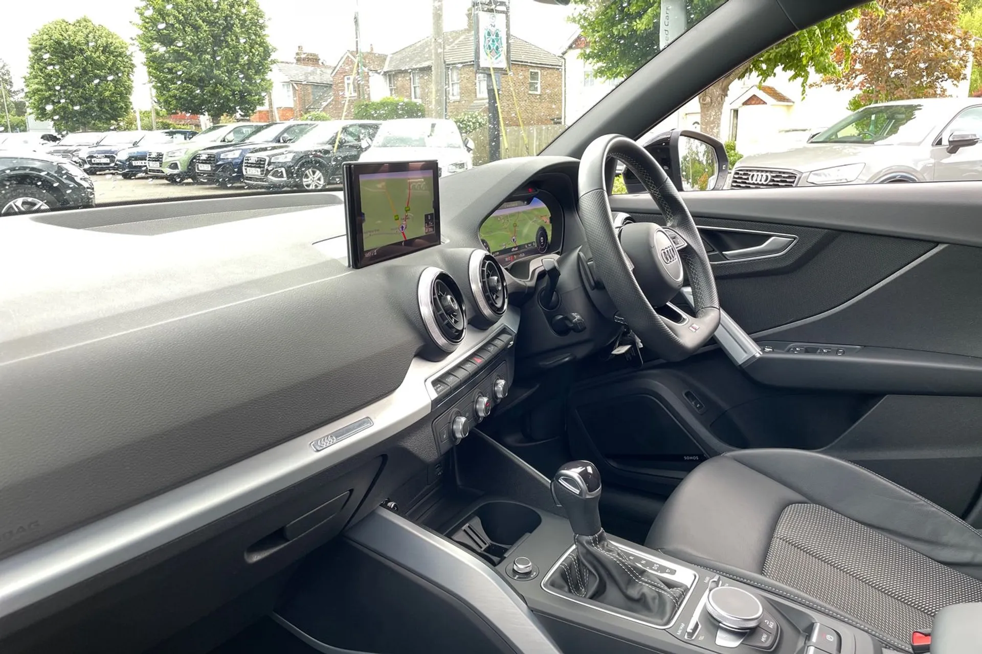 Audi Q2 thumbnail image number 25