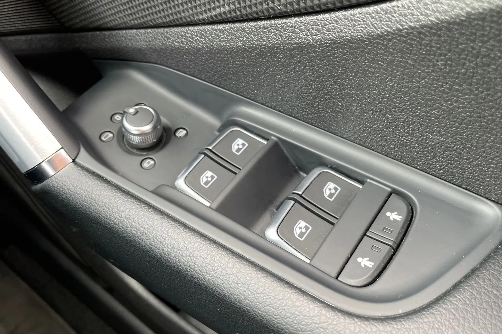 Audi Q2 thumbnail image number 16