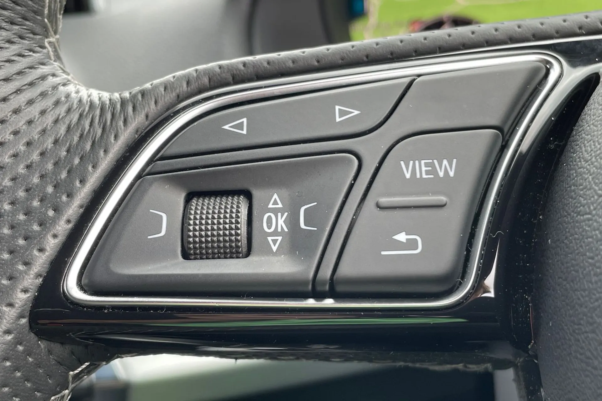 Audi Q2 thumbnail image number 18