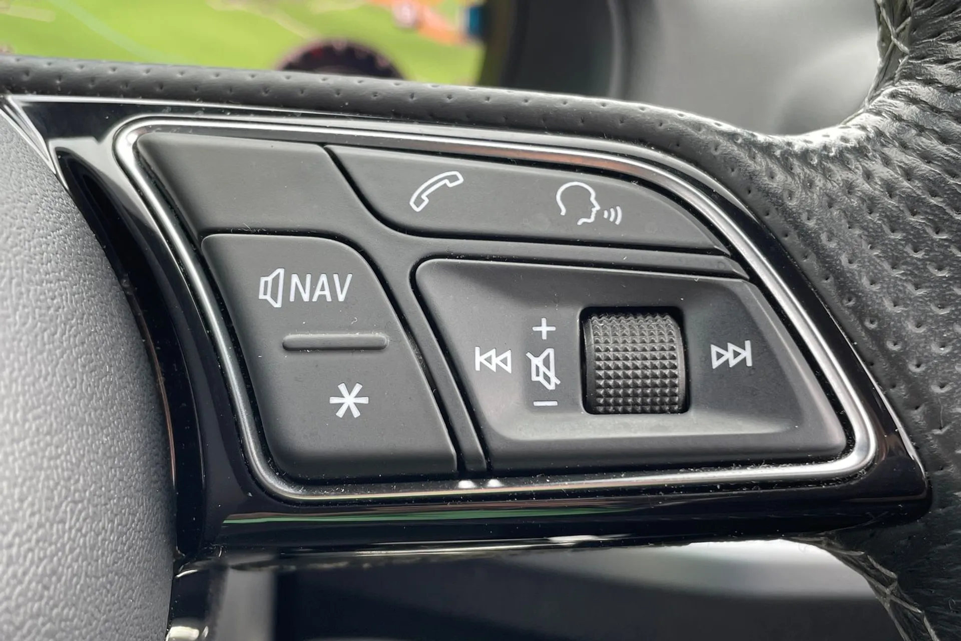 Audi Q2 thumbnail image number 19