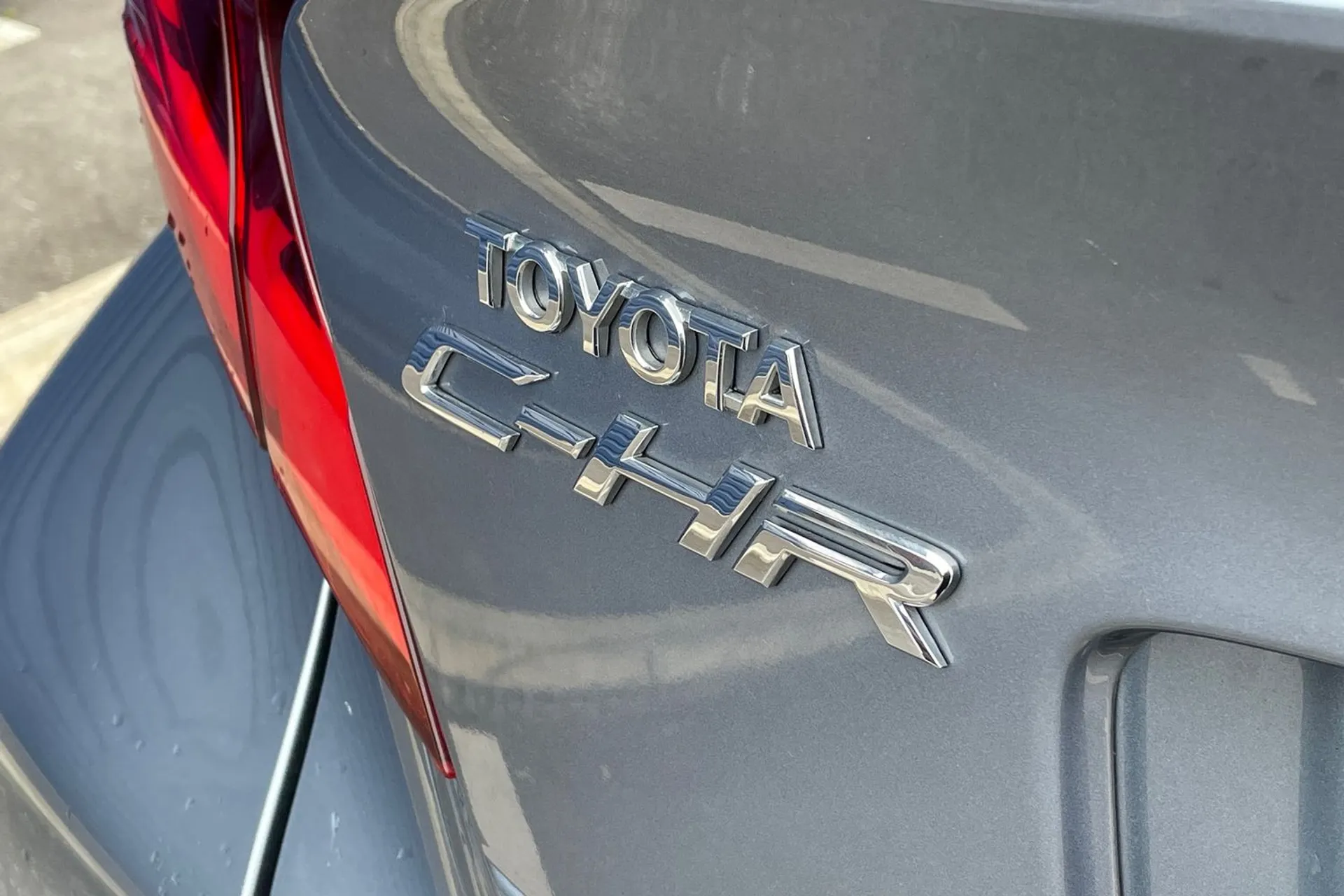 TOYOTA C-HR thumbnail image number 18