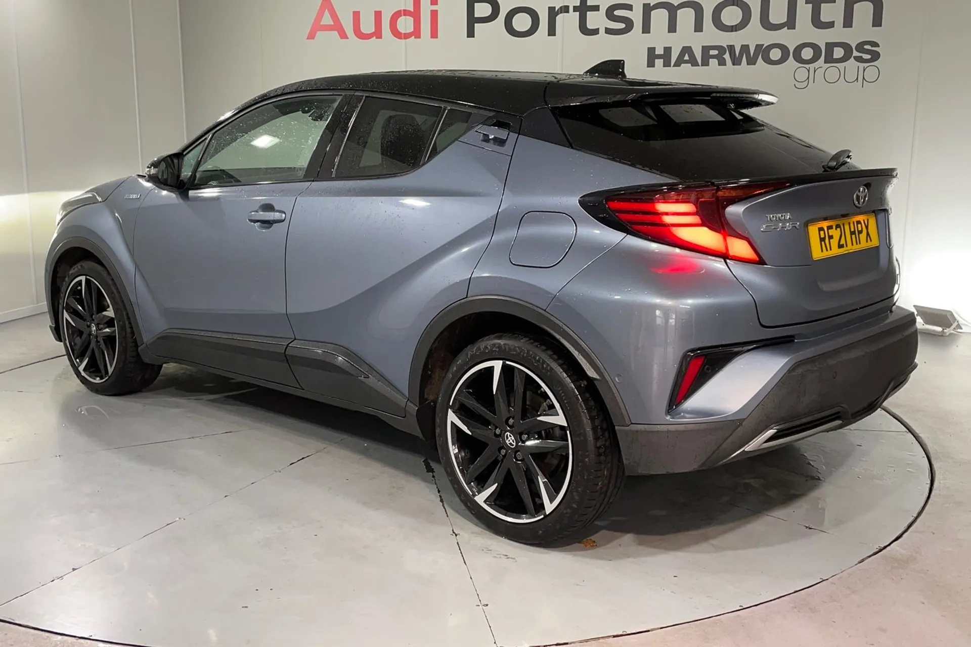 TOYOTA C-HR thumbnail image number 9