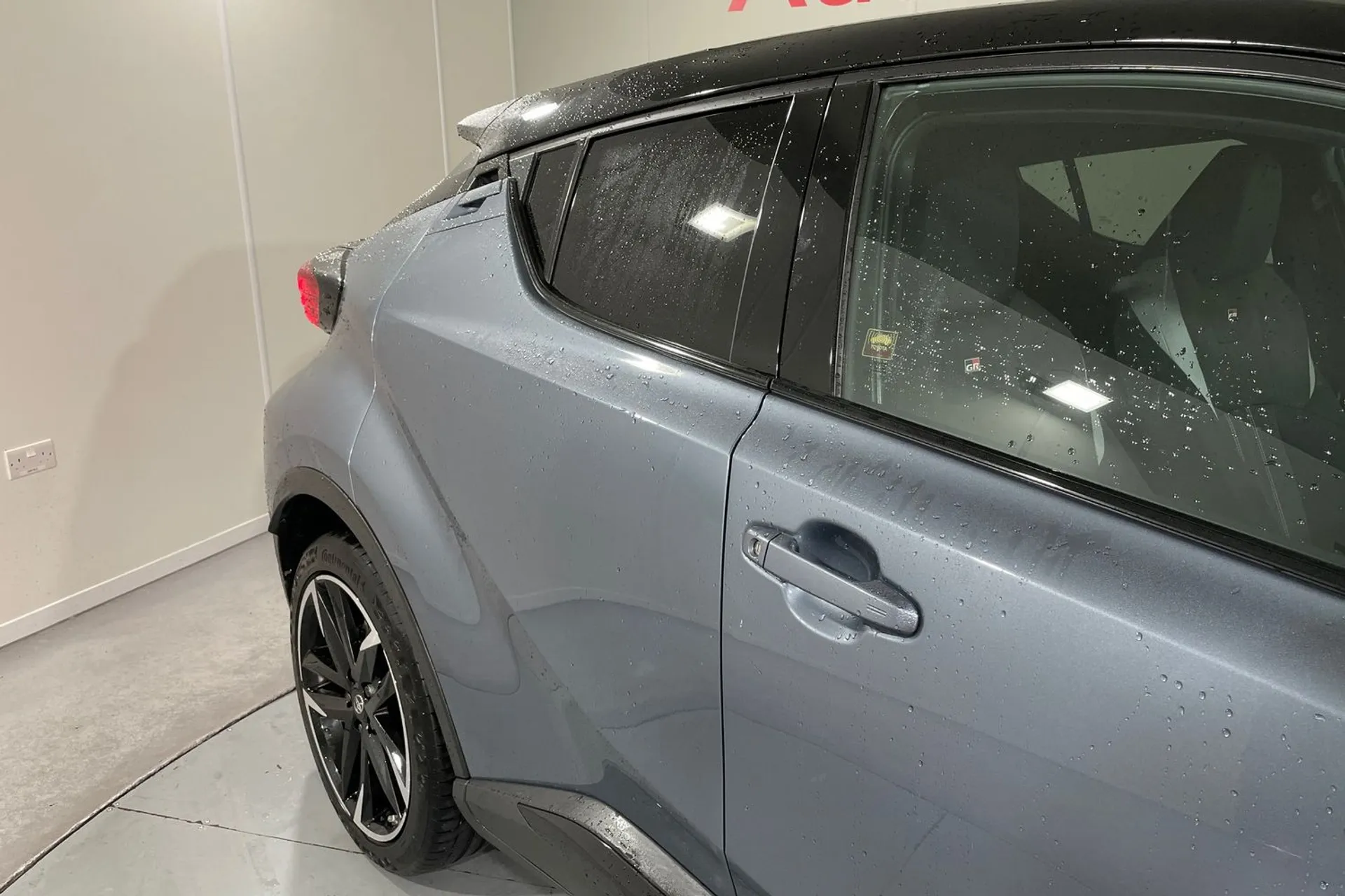TOYOTA C-HR thumbnail image number 14