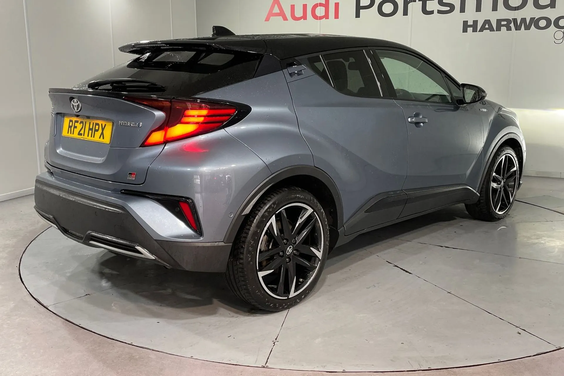 TOYOTA C-HR thumbnail image number 7