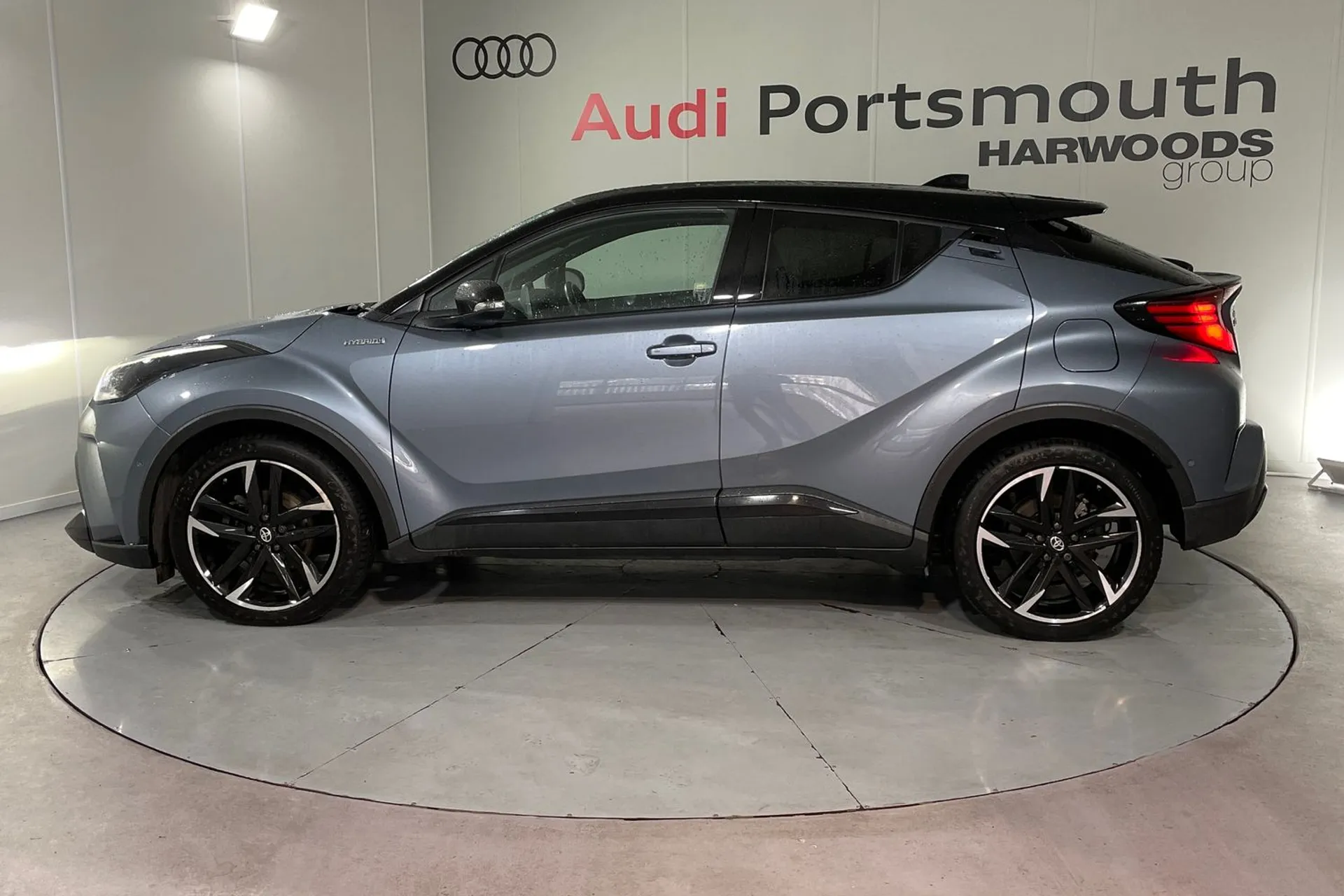 TOYOTA C-HR thumbnail image number 10