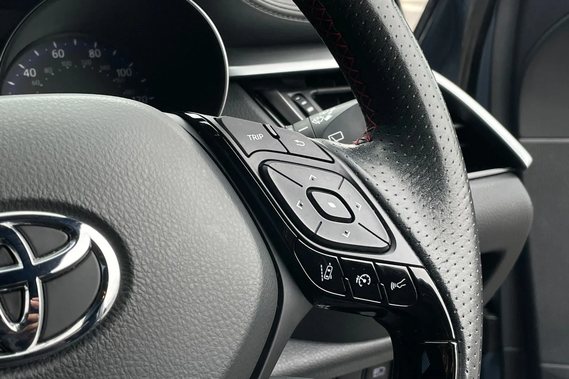 TOYOTA C-HR thumbnail image number 37