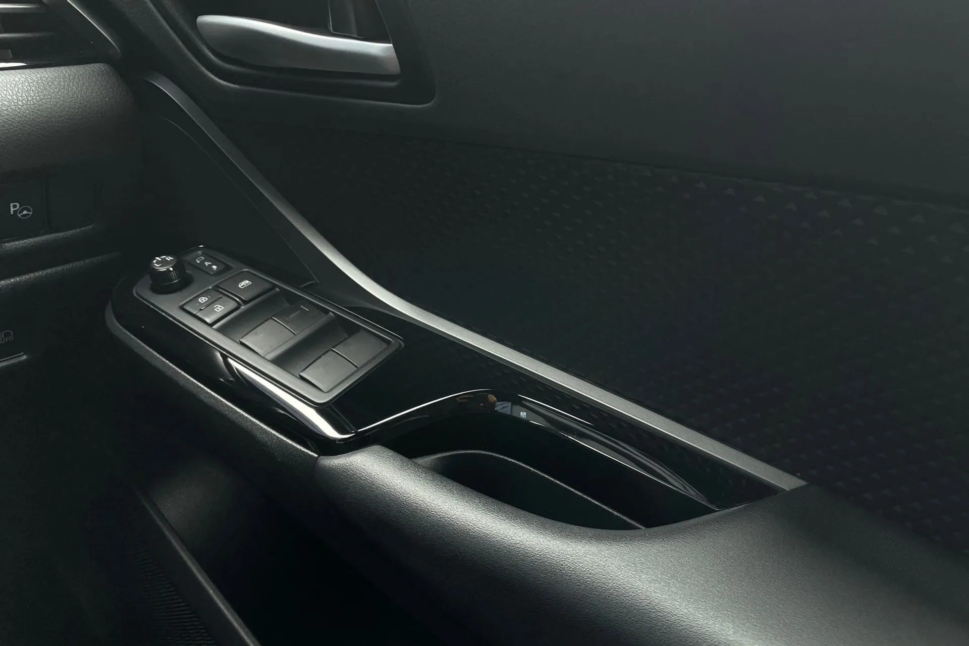 TOYOTA C-HR thumbnail image number 39