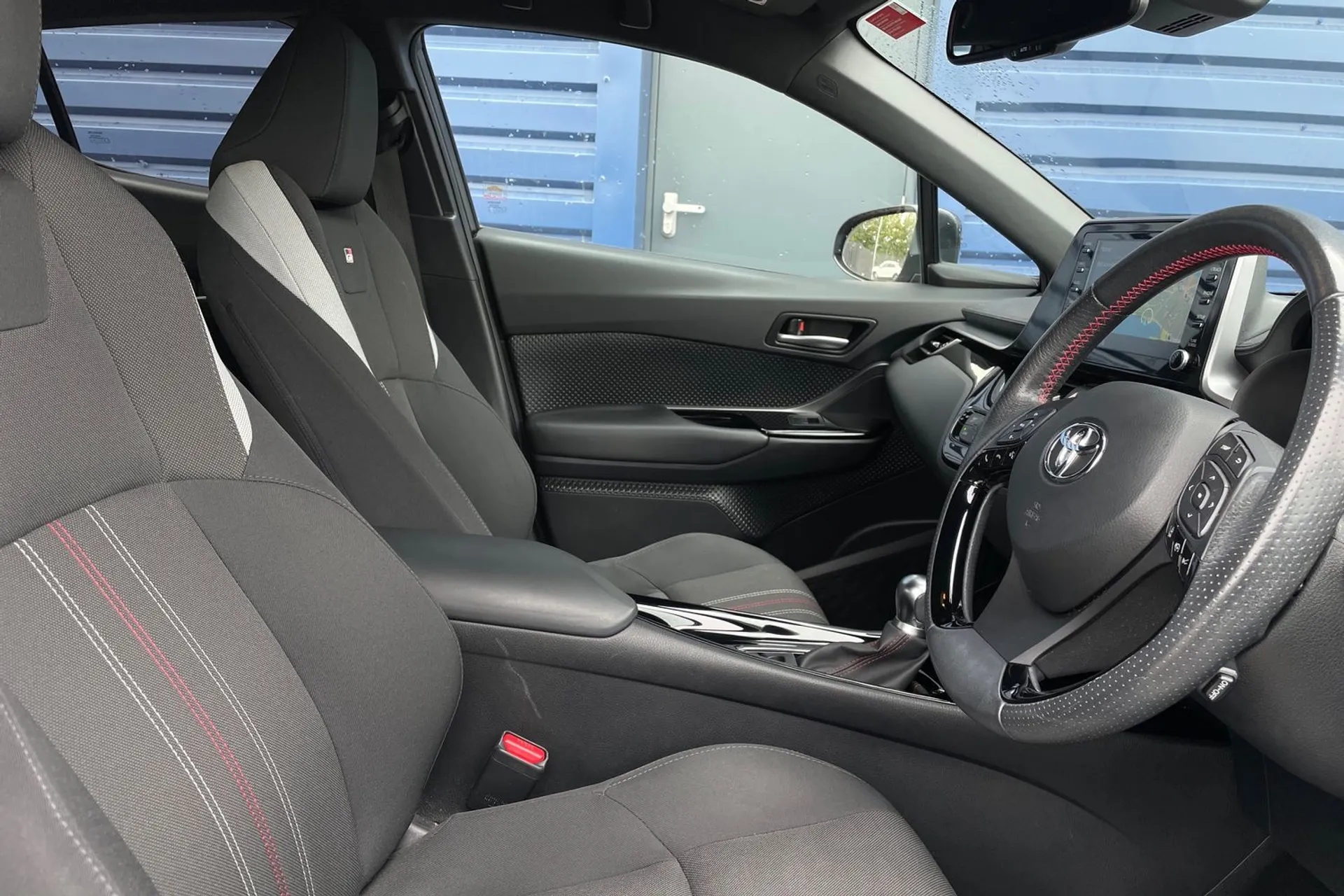 TOYOTA C-HR thumbnail image number 25
