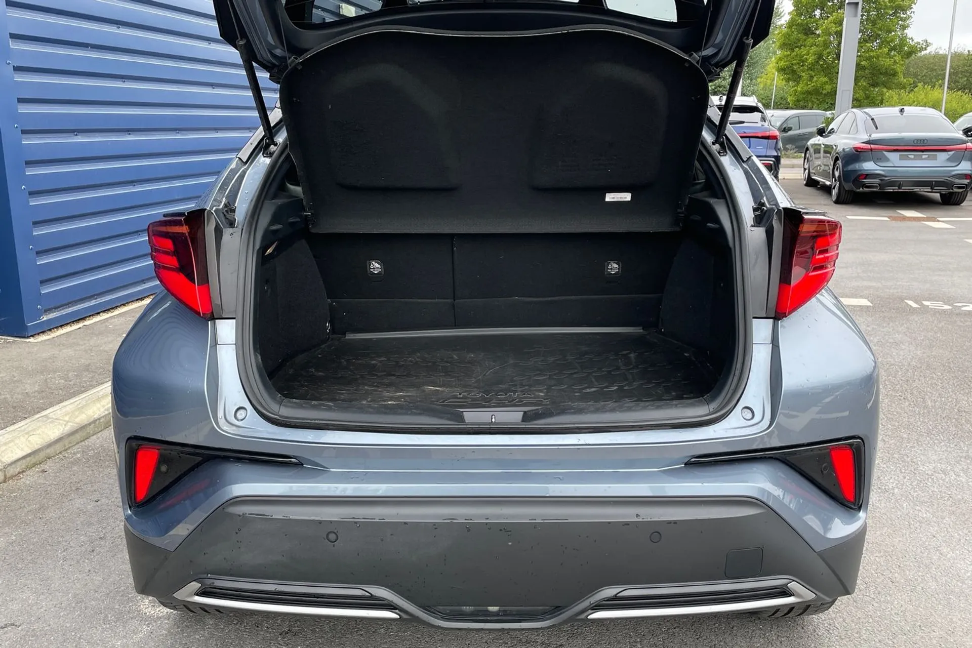 TOYOTA C-HR thumbnail image number 19