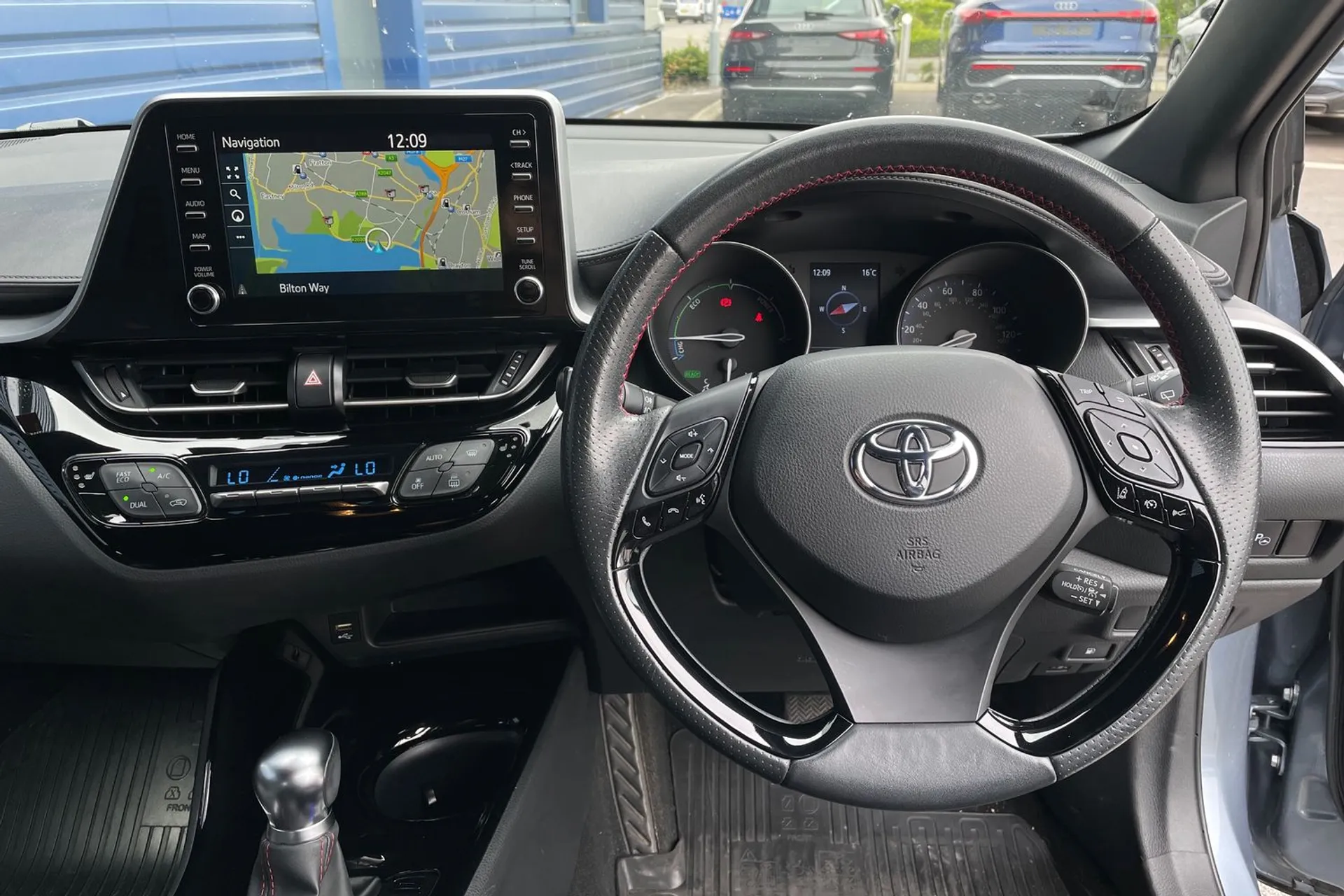 TOYOTA C-HR thumbnail image number 34