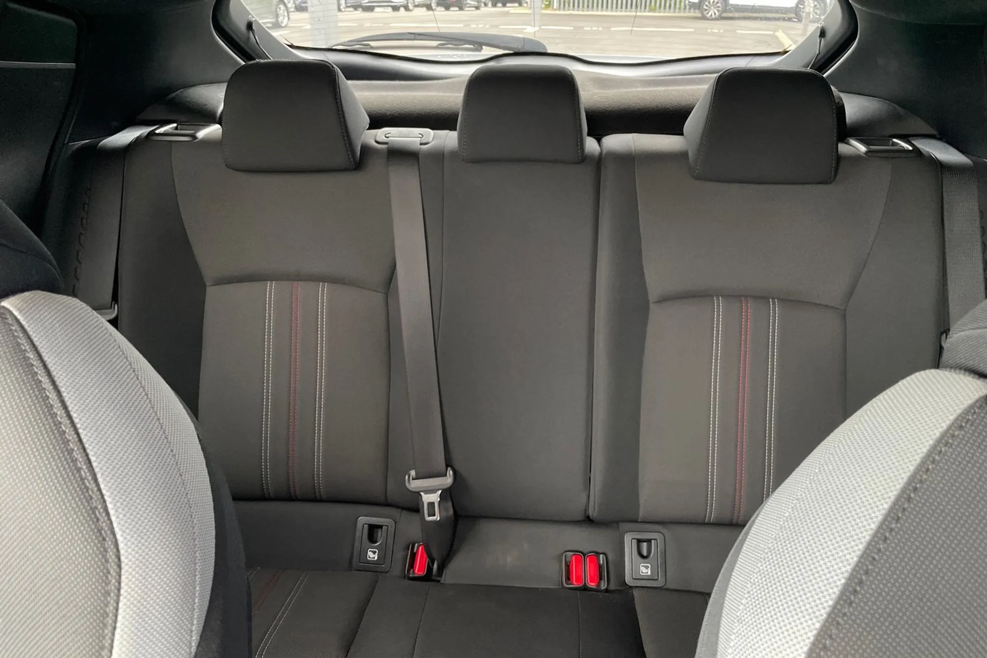 TOYOTA C-HR thumbnail image number 31