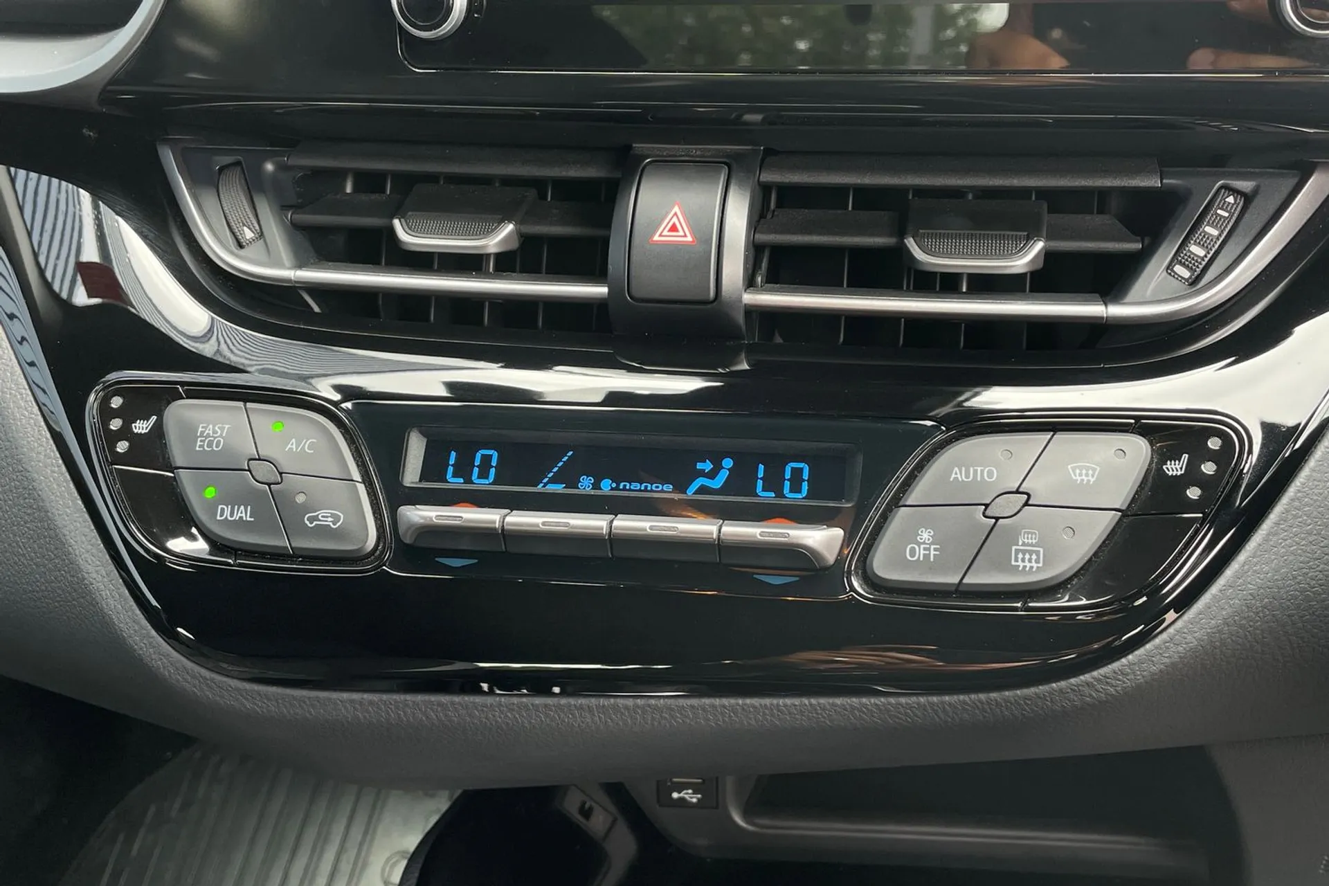 TOYOTA C-HR thumbnail image number 38