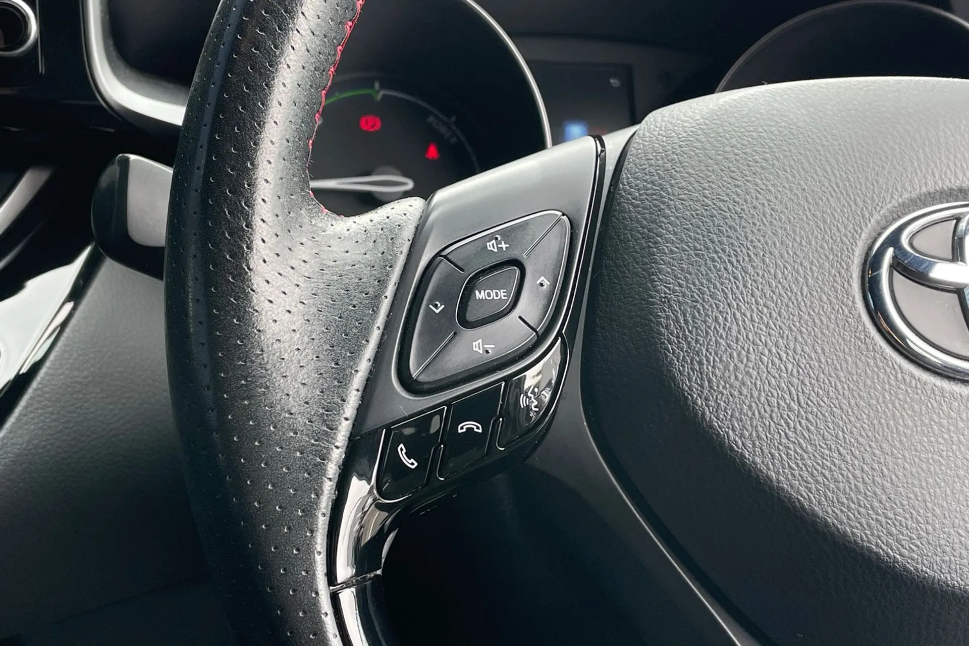 TOYOTA C-HR thumbnail image number 36