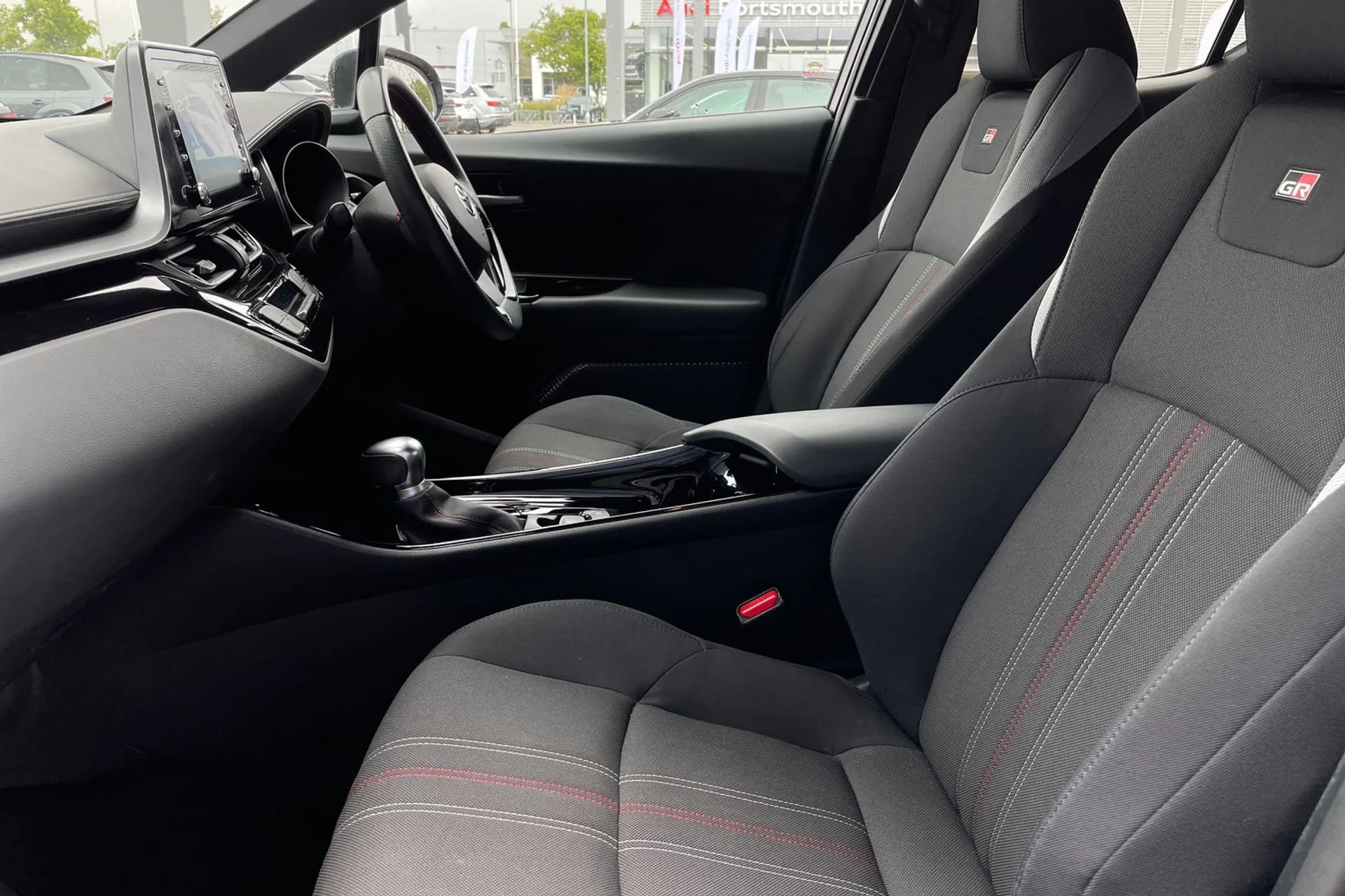 TOYOTA C-HR thumbnail image number 28