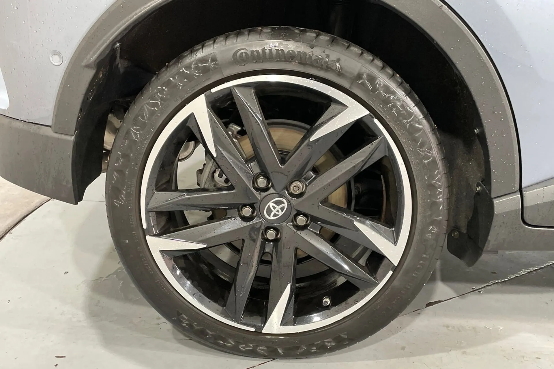 TOYOTA C-HR thumbnail image number 13