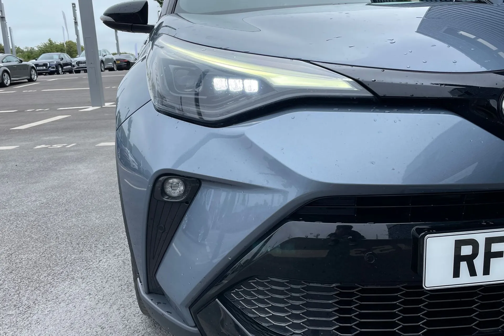 TOYOTA C-HR thumbnail image number 24