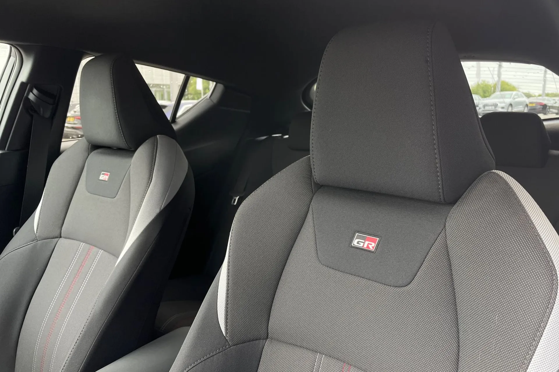 TOYOTA C-HR thumbnail image number 29