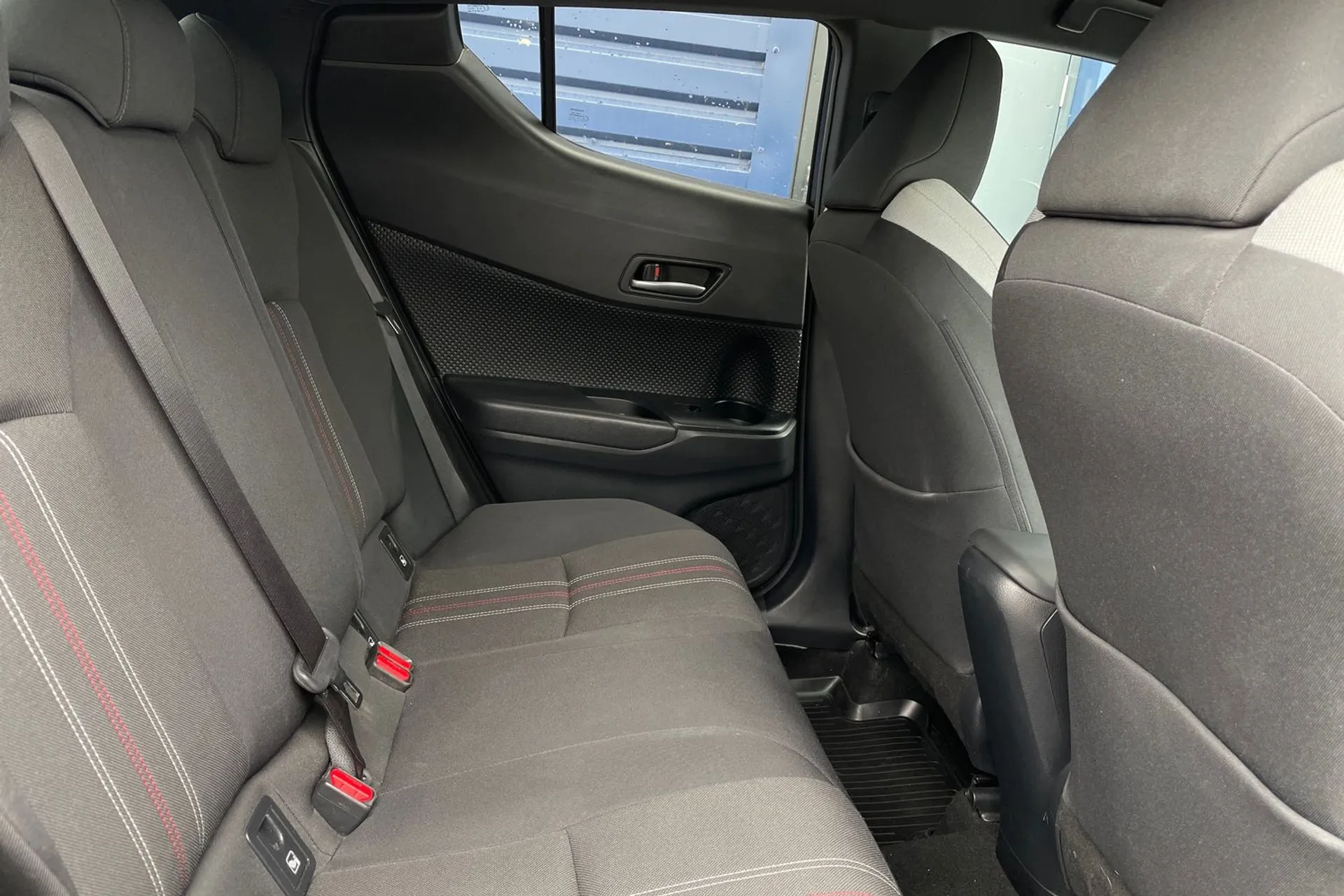 TOYOTA C-HR thumbnail image number 22