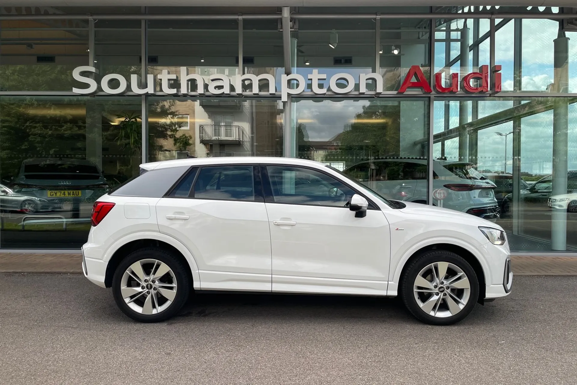 Audi Q2 thumbnail image number 2