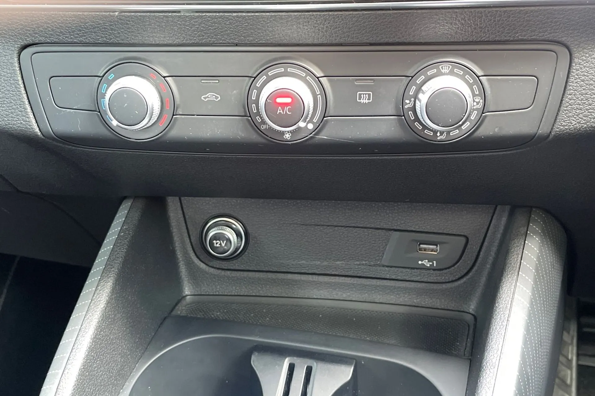 Audi Q2 thumbnail image number 43