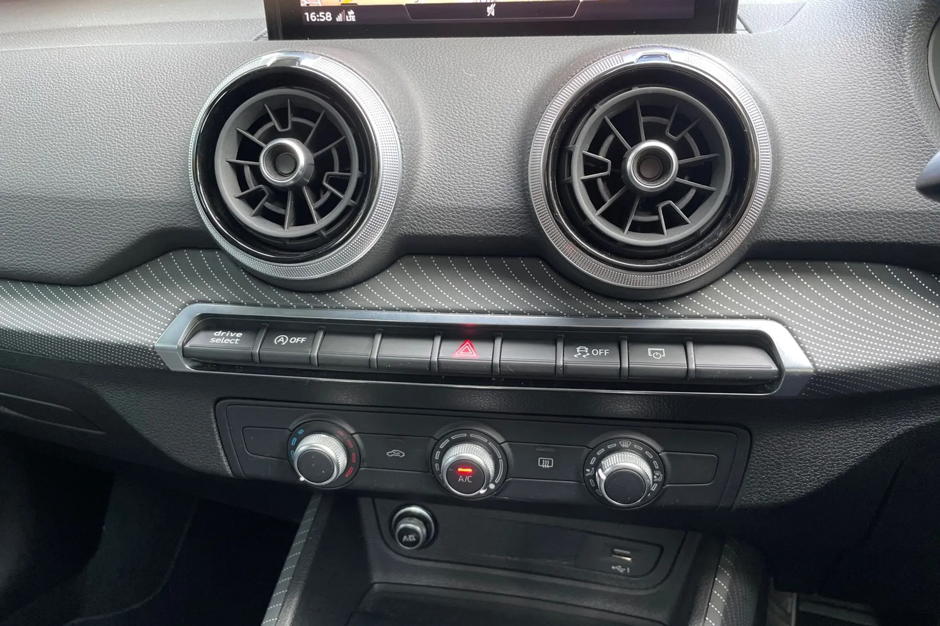 Audi Q2 thumbnail image number 38