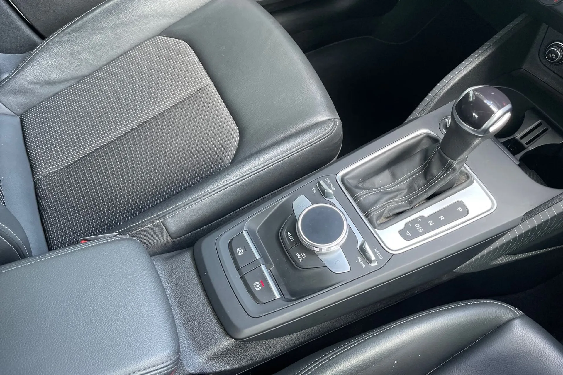 Audi Q2 thumbnail image number 40
