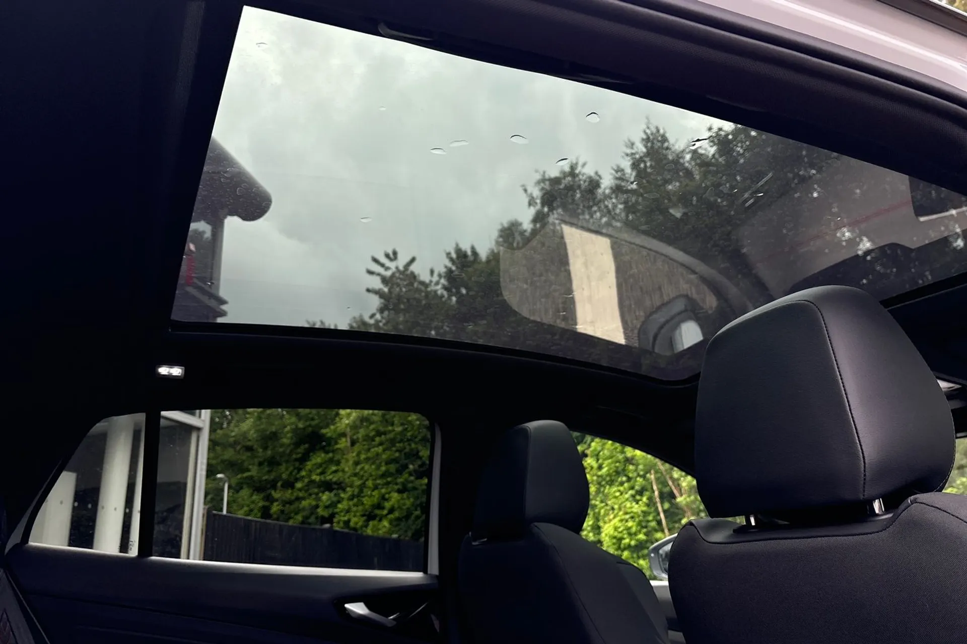 VOLKSWAGEN ID.5 thumbnail image number 22