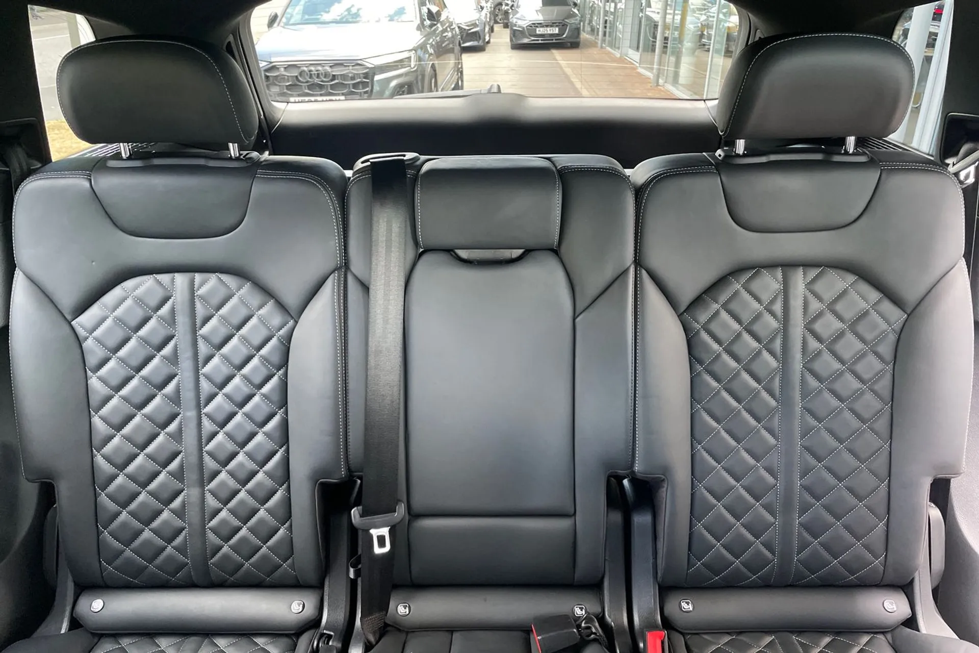 Audi Q7 thumbnail image number 30