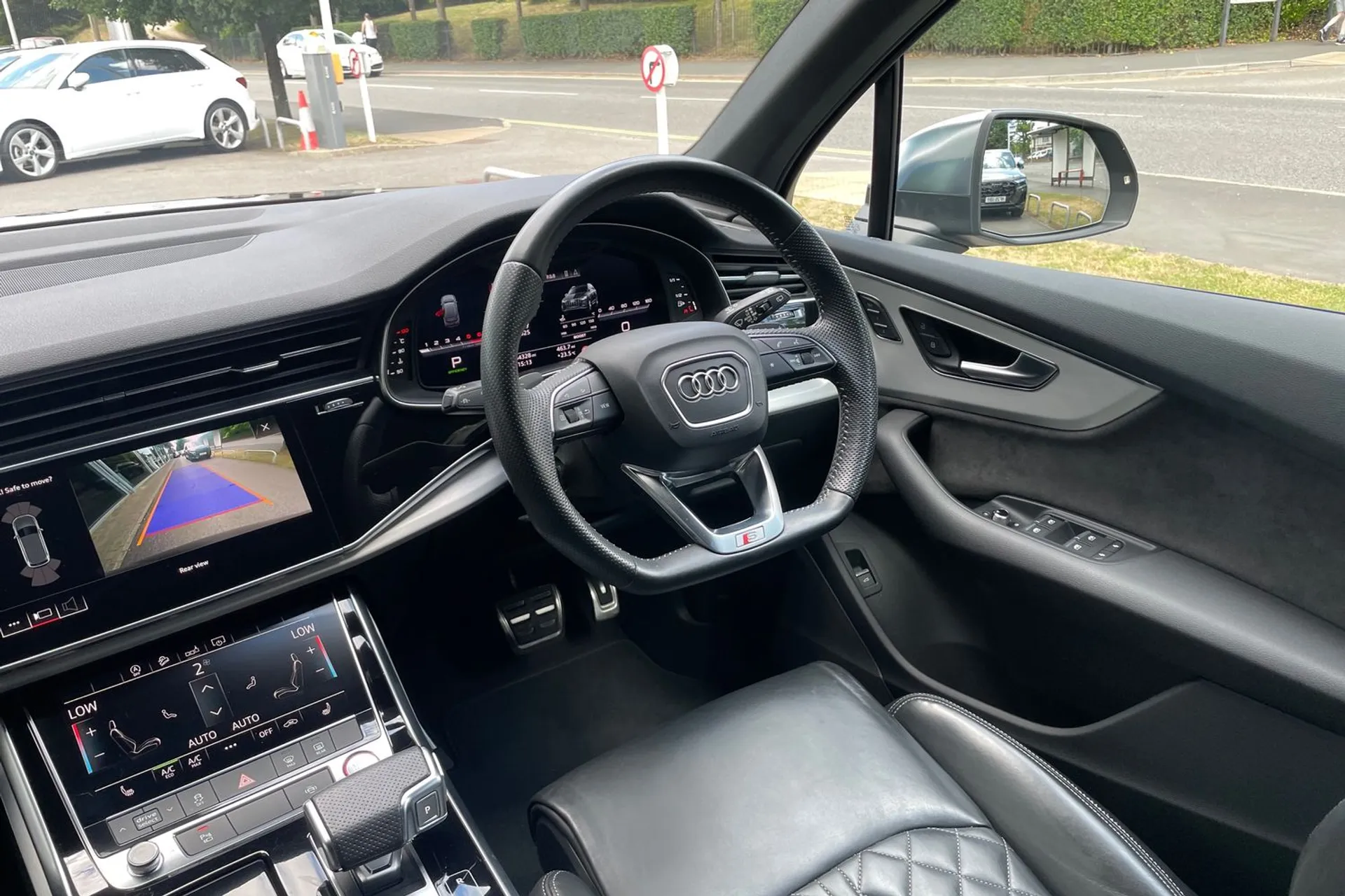 Audi Q7 thumbnail image number 32