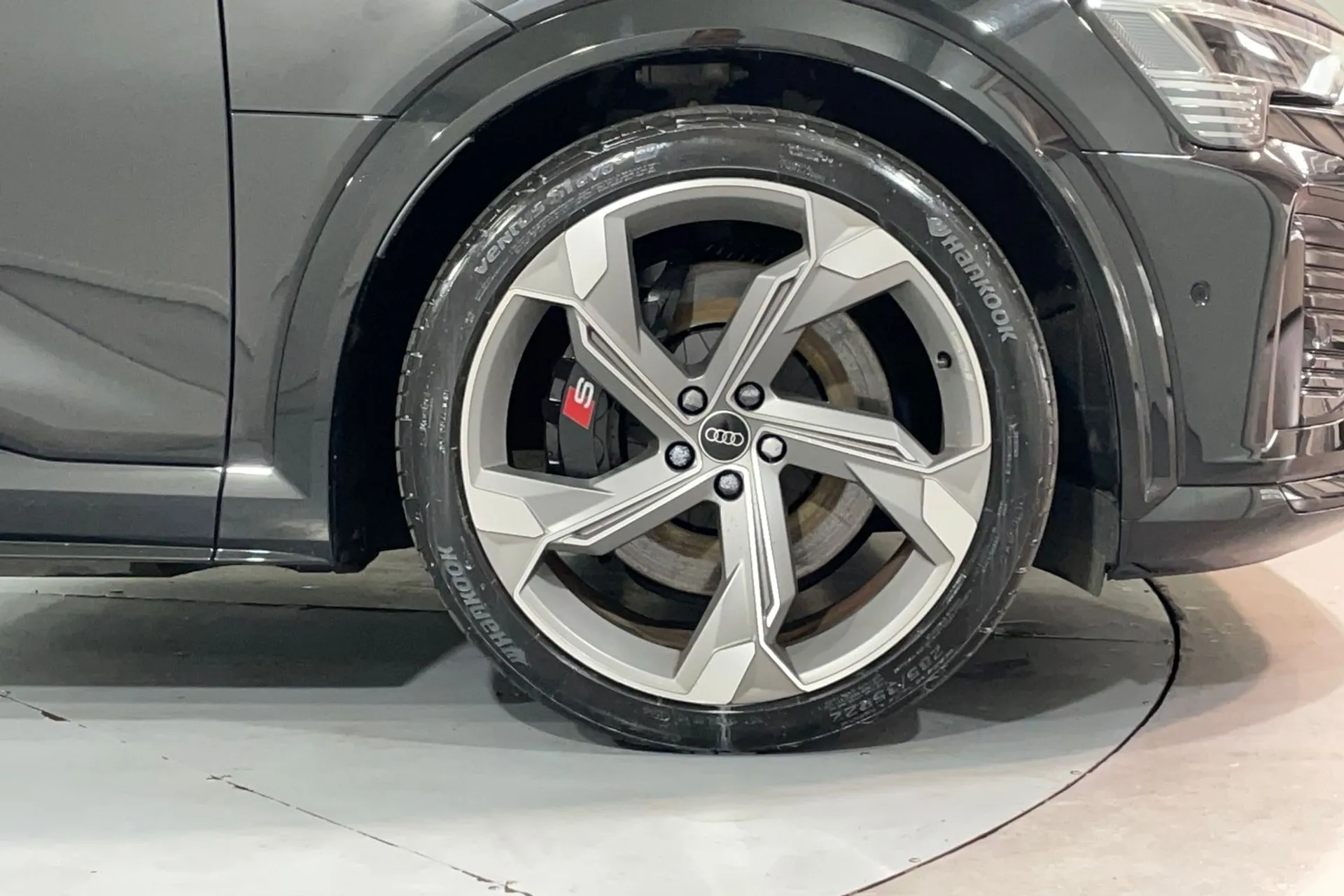 Audi Q8 thumbnail image number 12