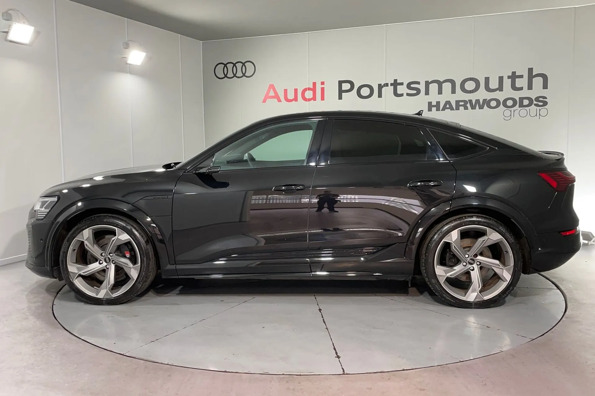 Audi Q8 thumbnail image number 11