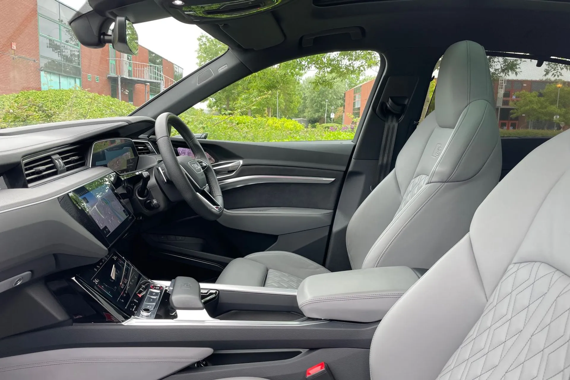 Audi Q8 thumbnail image number 27