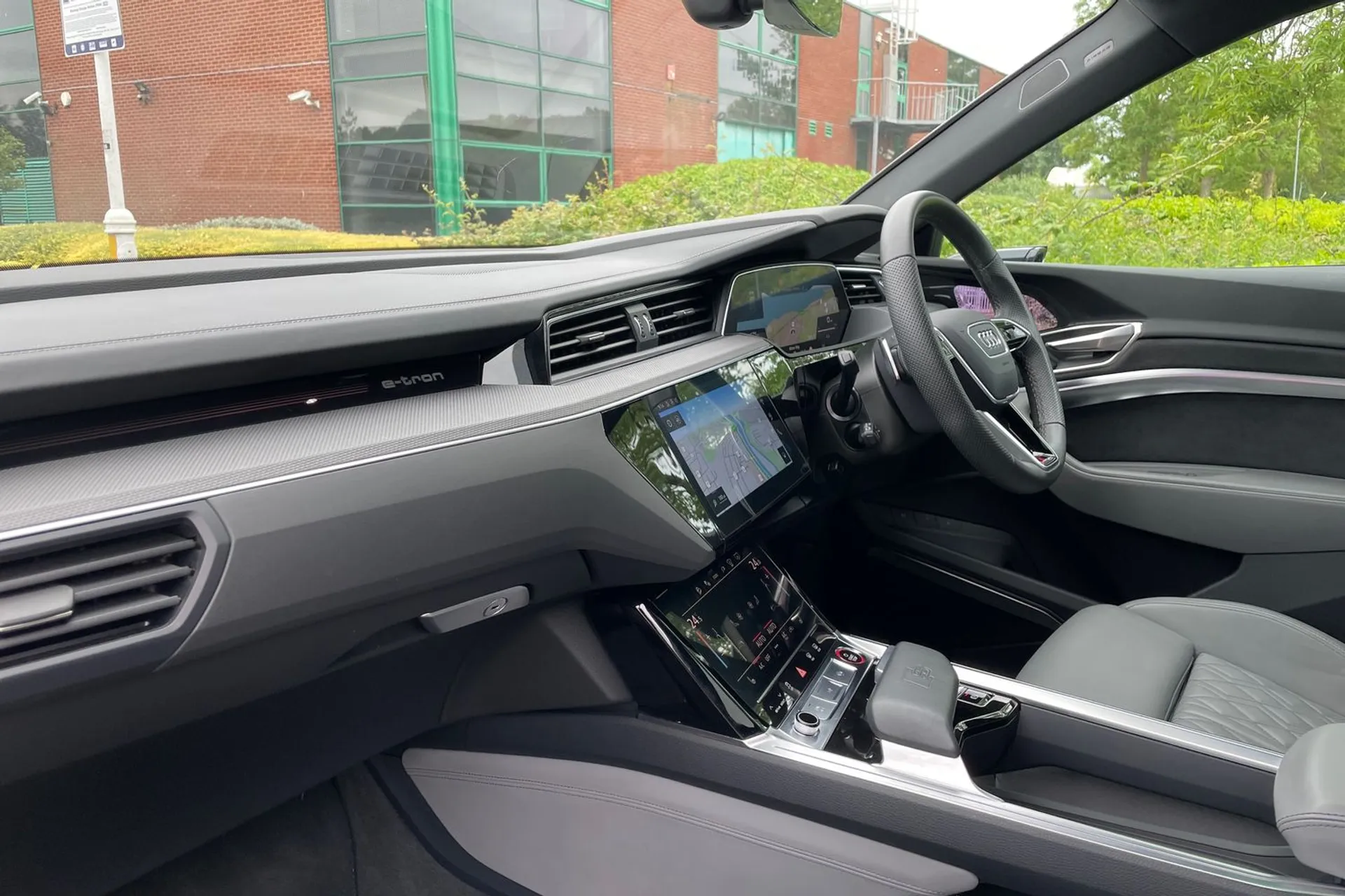 Audi Q8 thumbnail image number 26