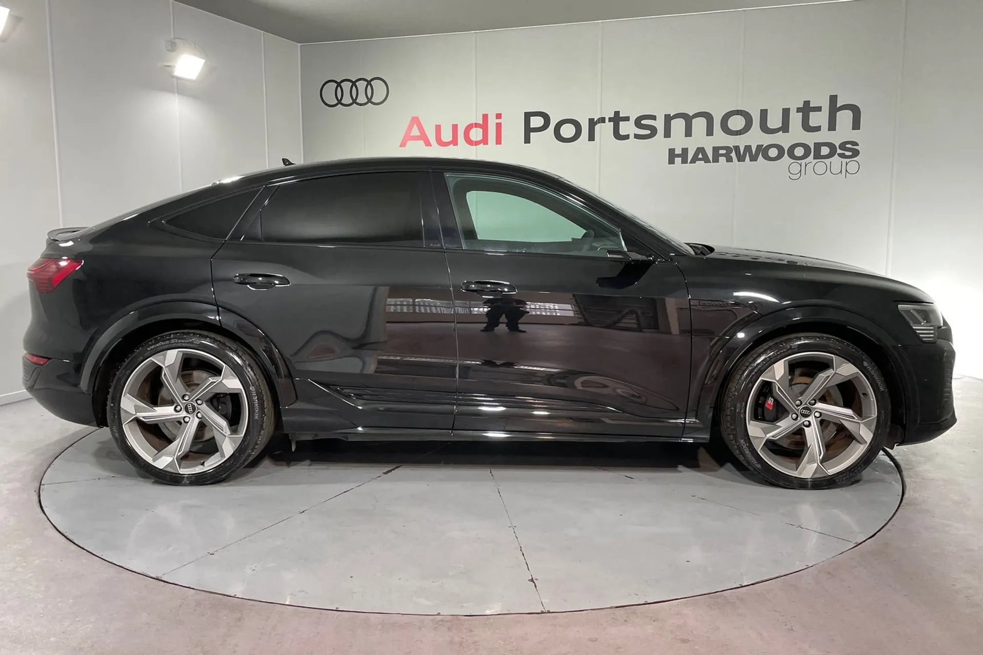 Audi Q8 thumbnail image number 2