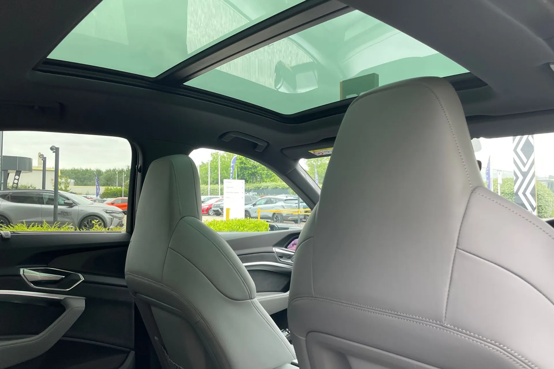 Audi Q8 thumbnail image number 22