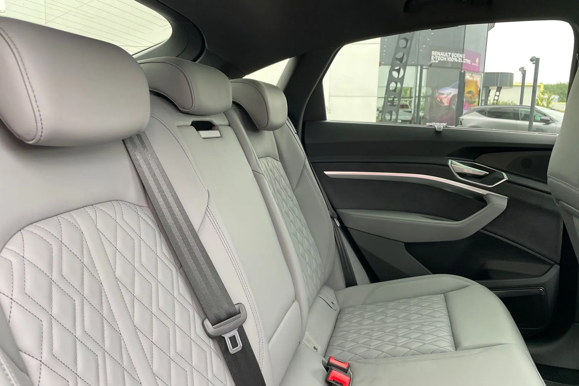 Audi Q8 thumbnail image number 21