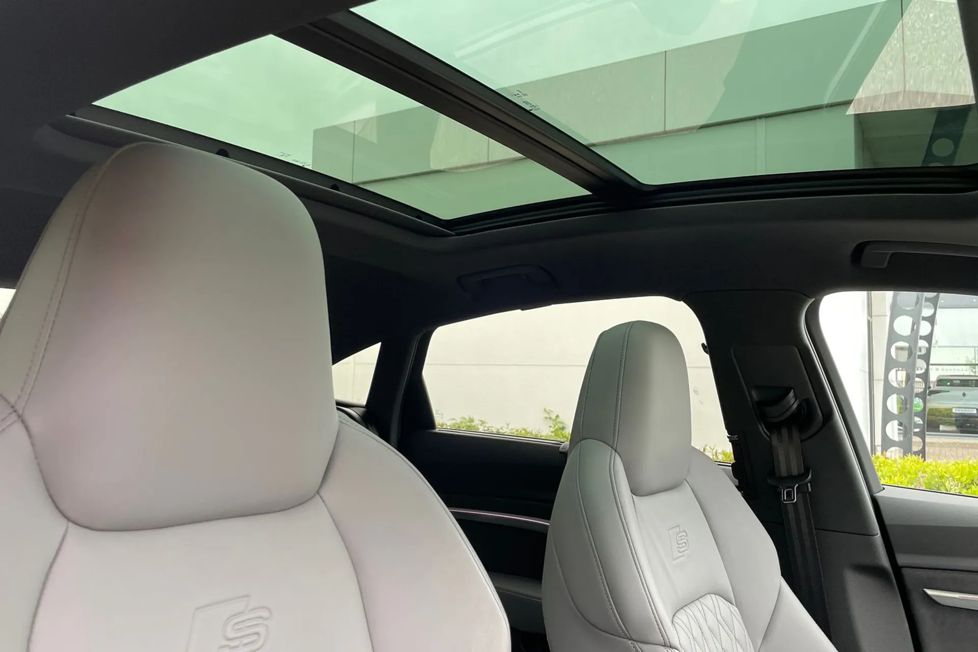 Audi Q8 thumbnail image number 4
