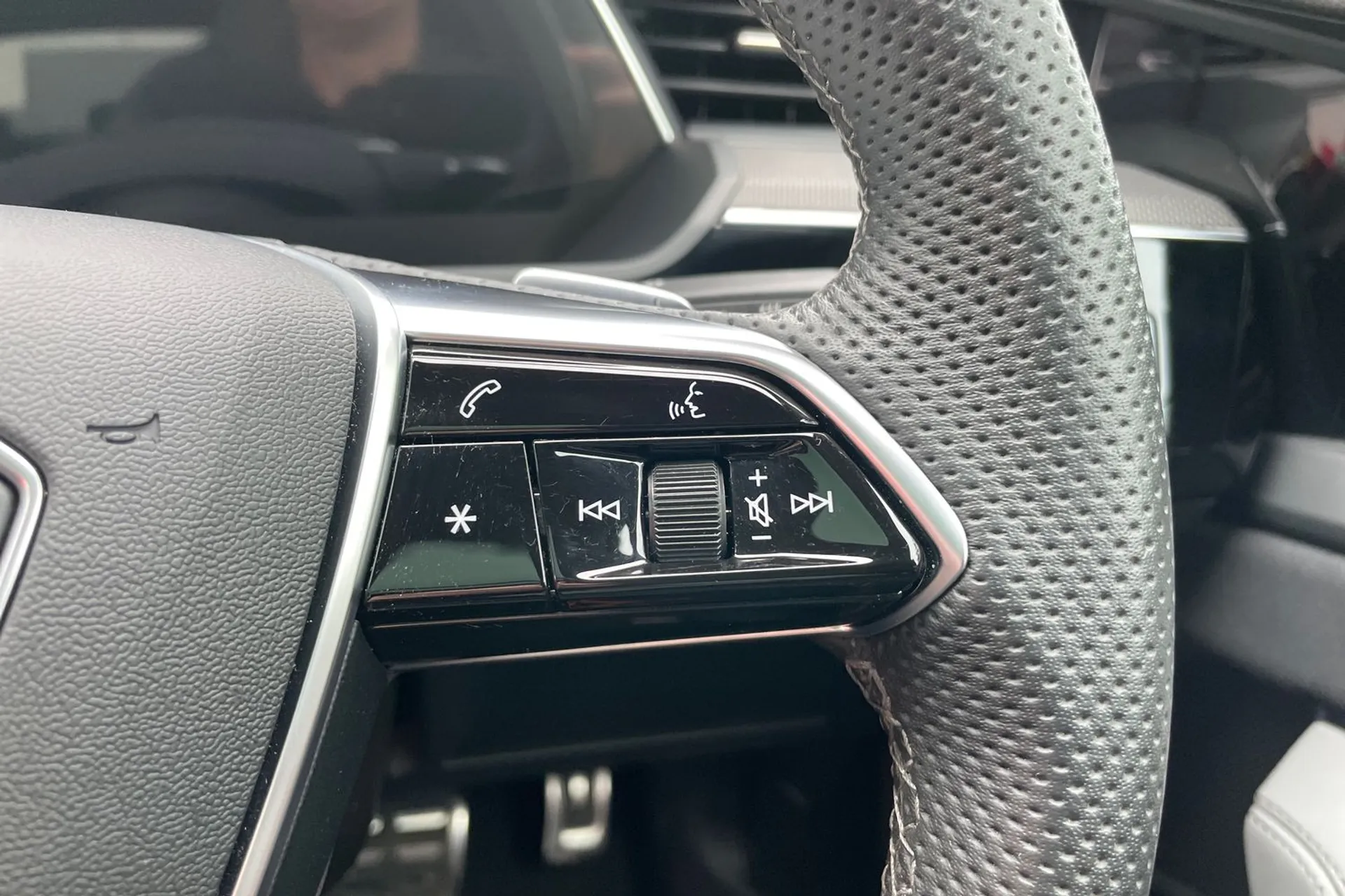 Audi Q8 thumbnail image number 38