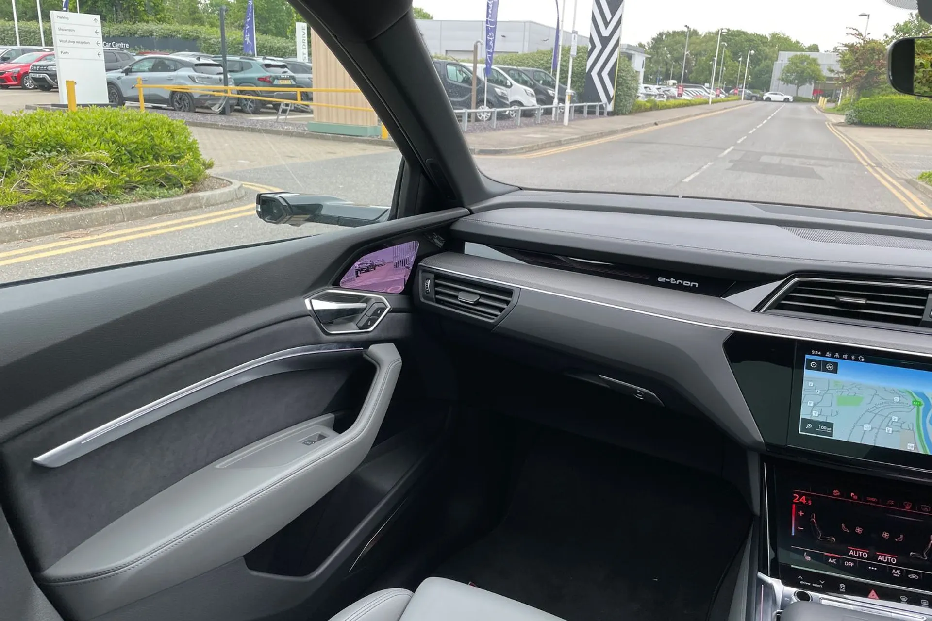 Audi Q8 thumbnail image number 32