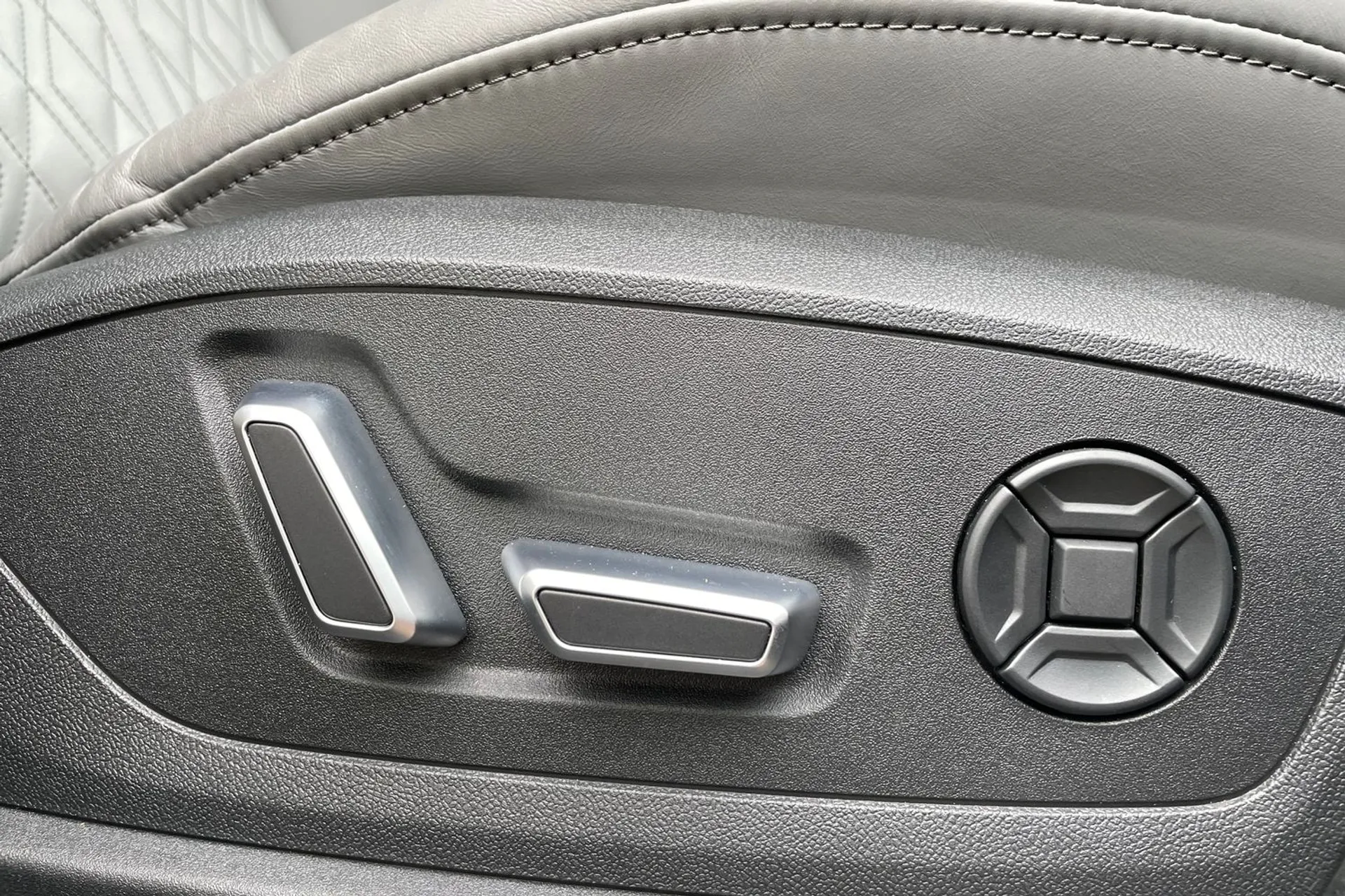Audi Q8 thumbnail image number 55